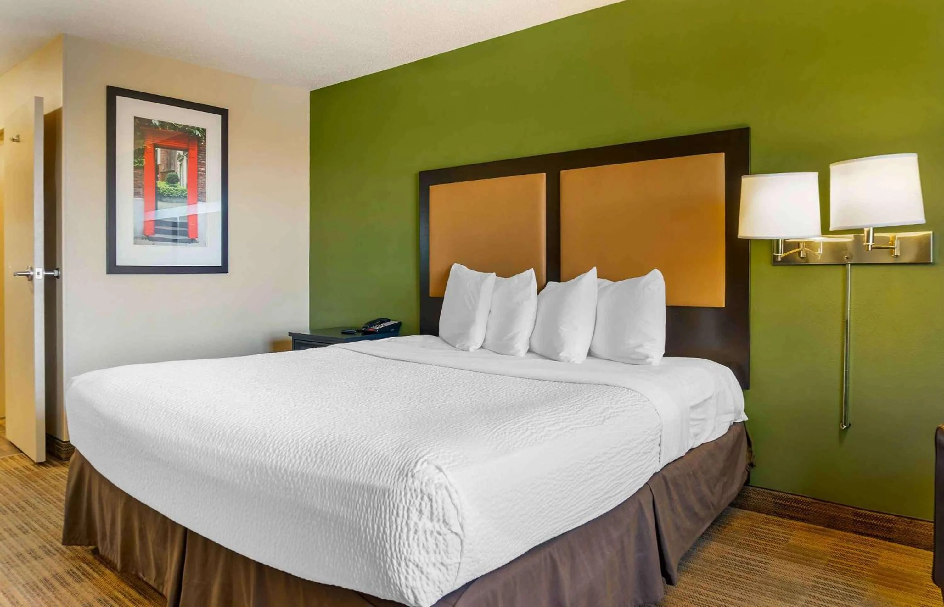 Bedroom, Bed in Extended Stay America Select Suites - Grand Rapids - Kentwood