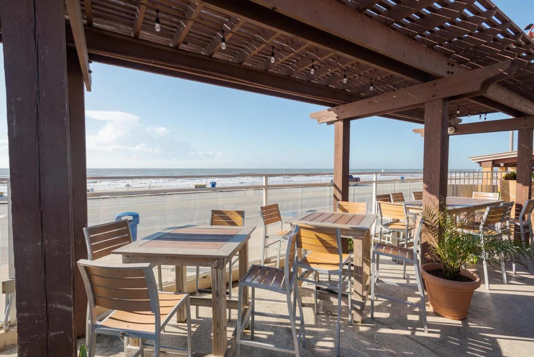 Patio in Gaido's Seaside Inn