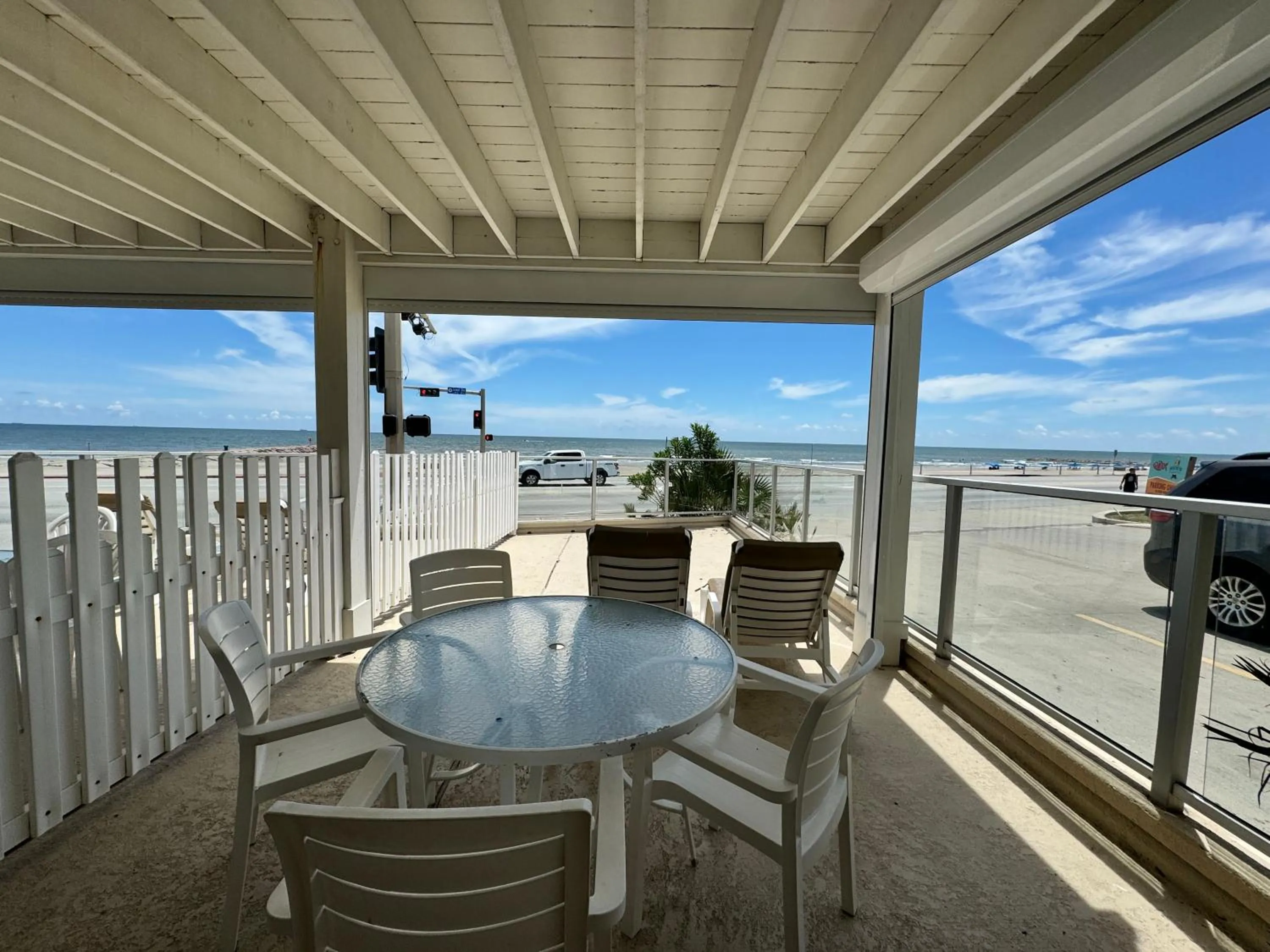 Patio in Gaido's Seaside Inn