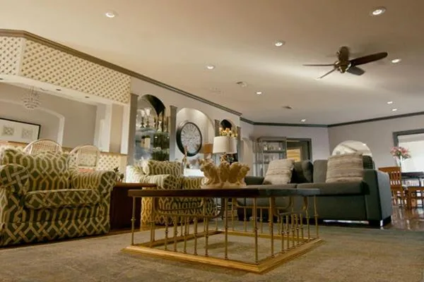 Living room in Gaido's Seaside Inn