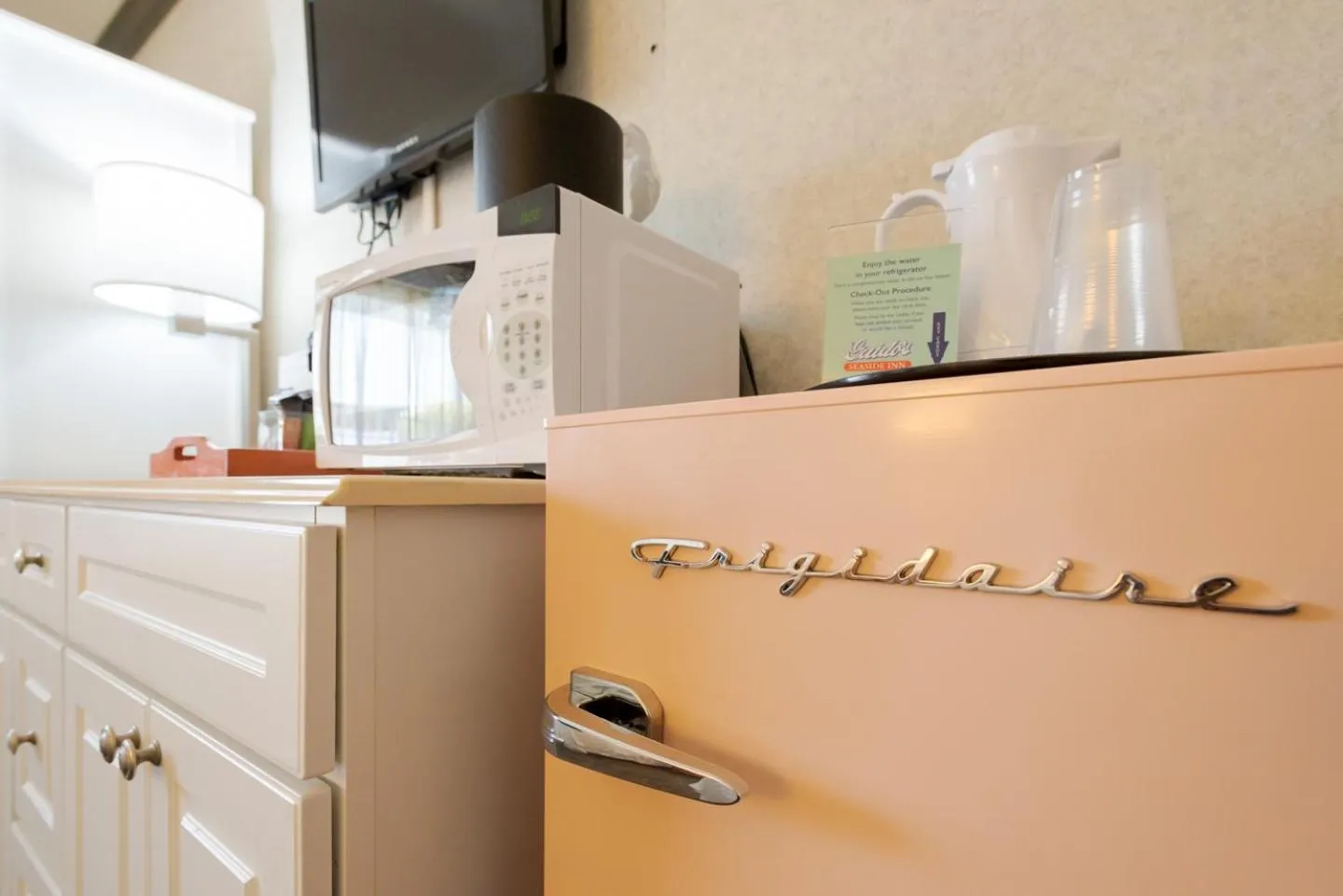 minibar in Gaido's Seaside Inn