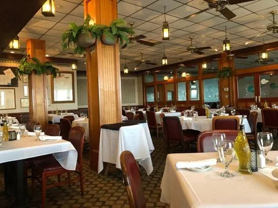 Restaurant/places to eat in Gaido's Seaside Inn