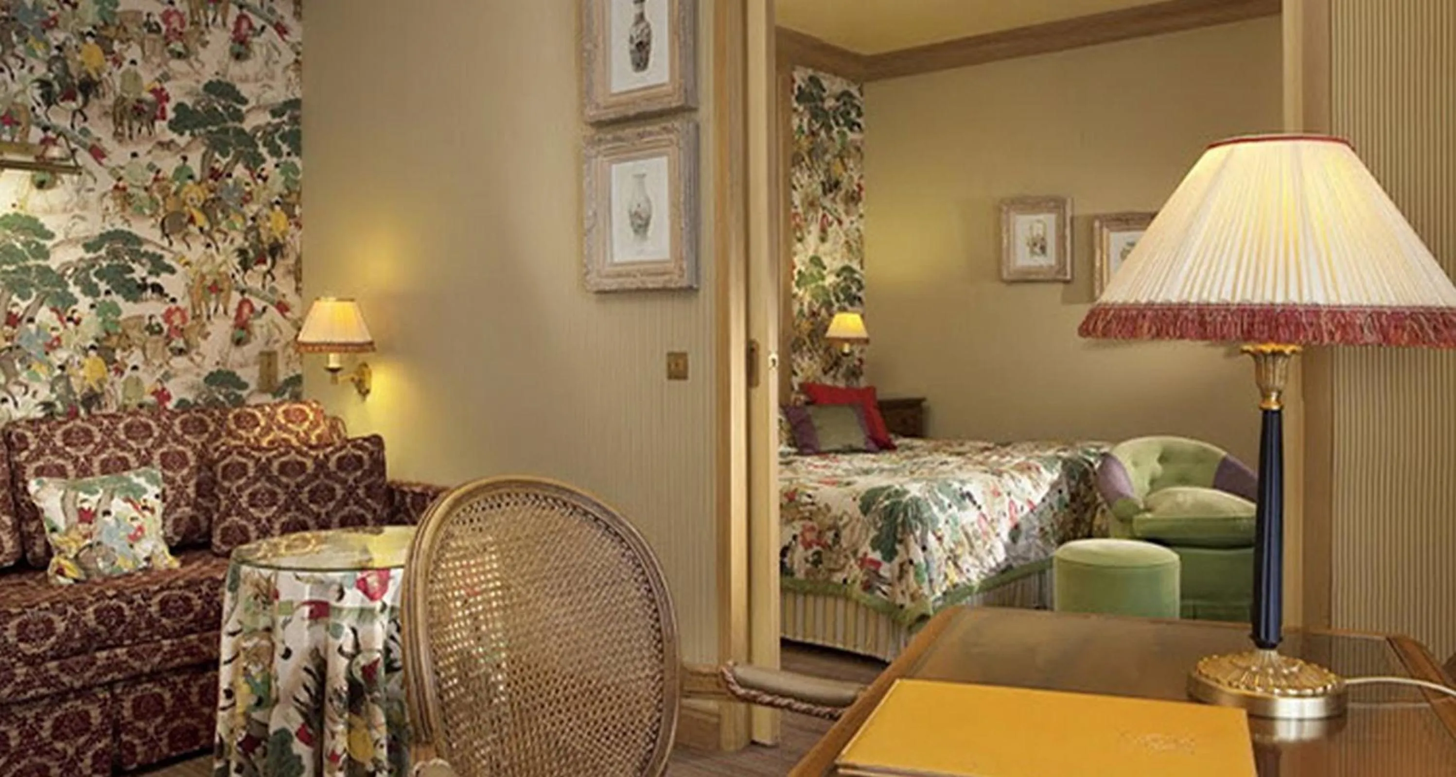 Seating area, Bed in Chambiges Elysées