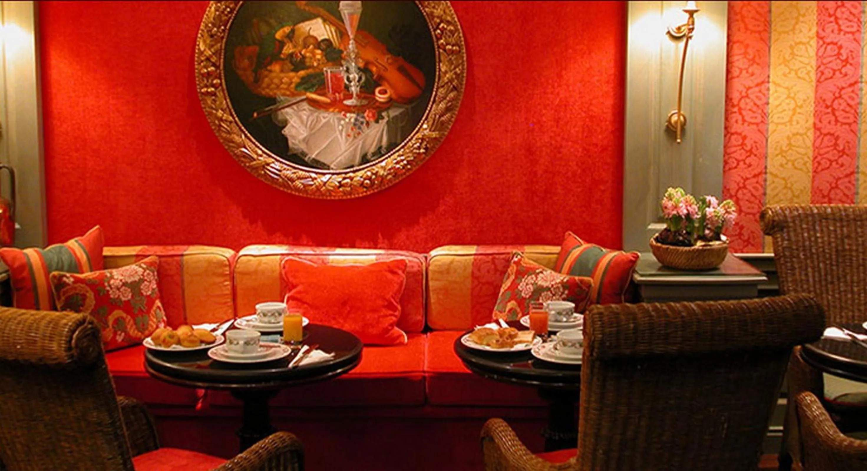 Restaurant/places to eat in Chambiges Elysées