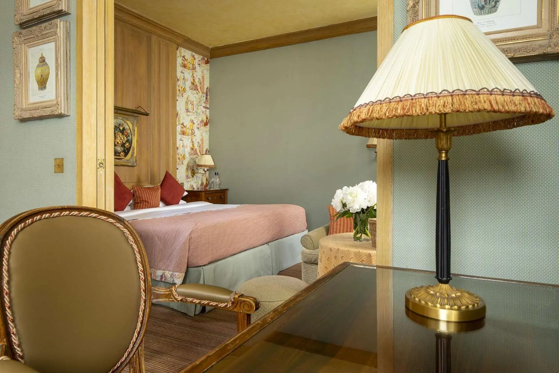 Decorative detail, Bed in Chambiges Elysées