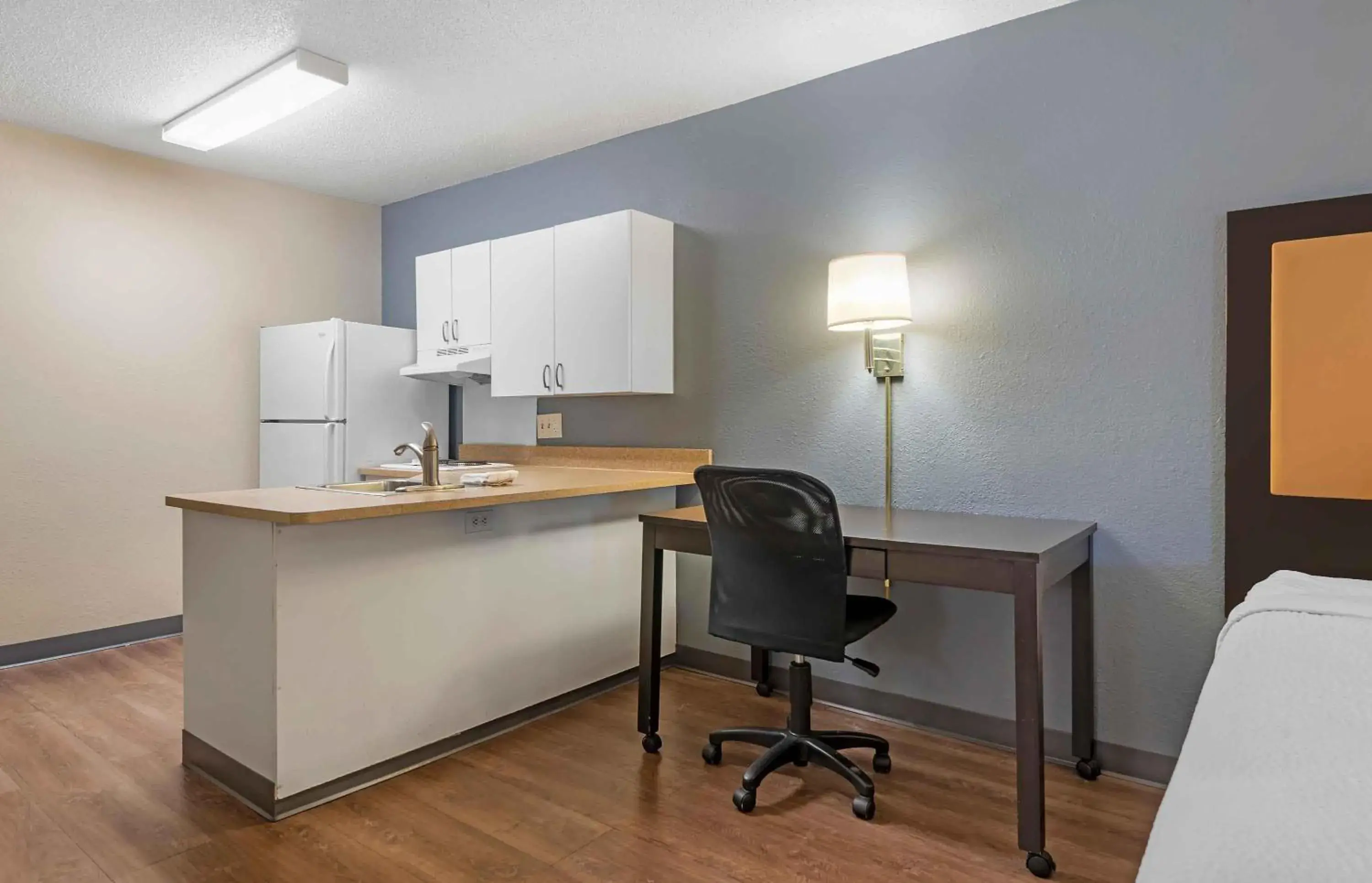 Queen studio with 1 Queen Bed - Disability Access/Non-Smoking in Extended Stay America Suites - Pittsburgh - Monroeville Queen studio with 1 Queen Bed - Disability Access/Non-Smoking in Extended Stay America Suites - Pittsburgh - Monroeville