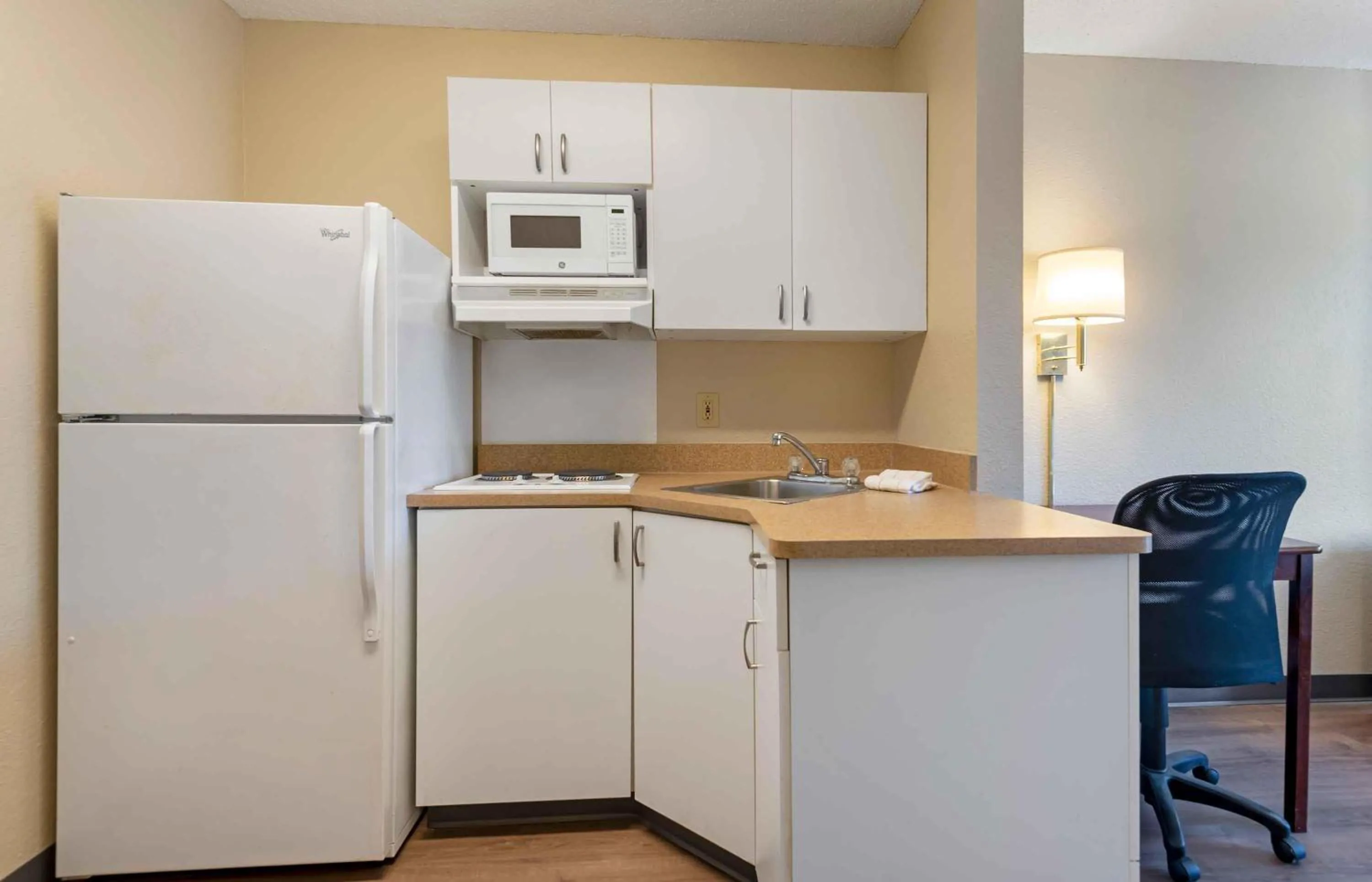 Kitchen or kitchenette in Extended Stay America Suites - Pittsburgh - Monroeville