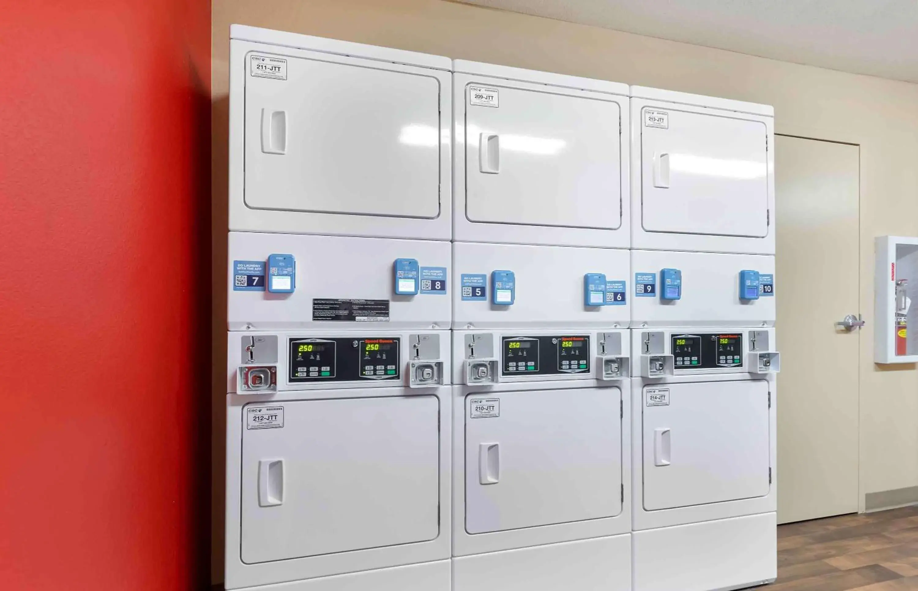 Property building in Extended Stay America Select Suites - Des Moines - Urbandale Property building in Extended Stay America Select Suites - Des Moines - Urbandale