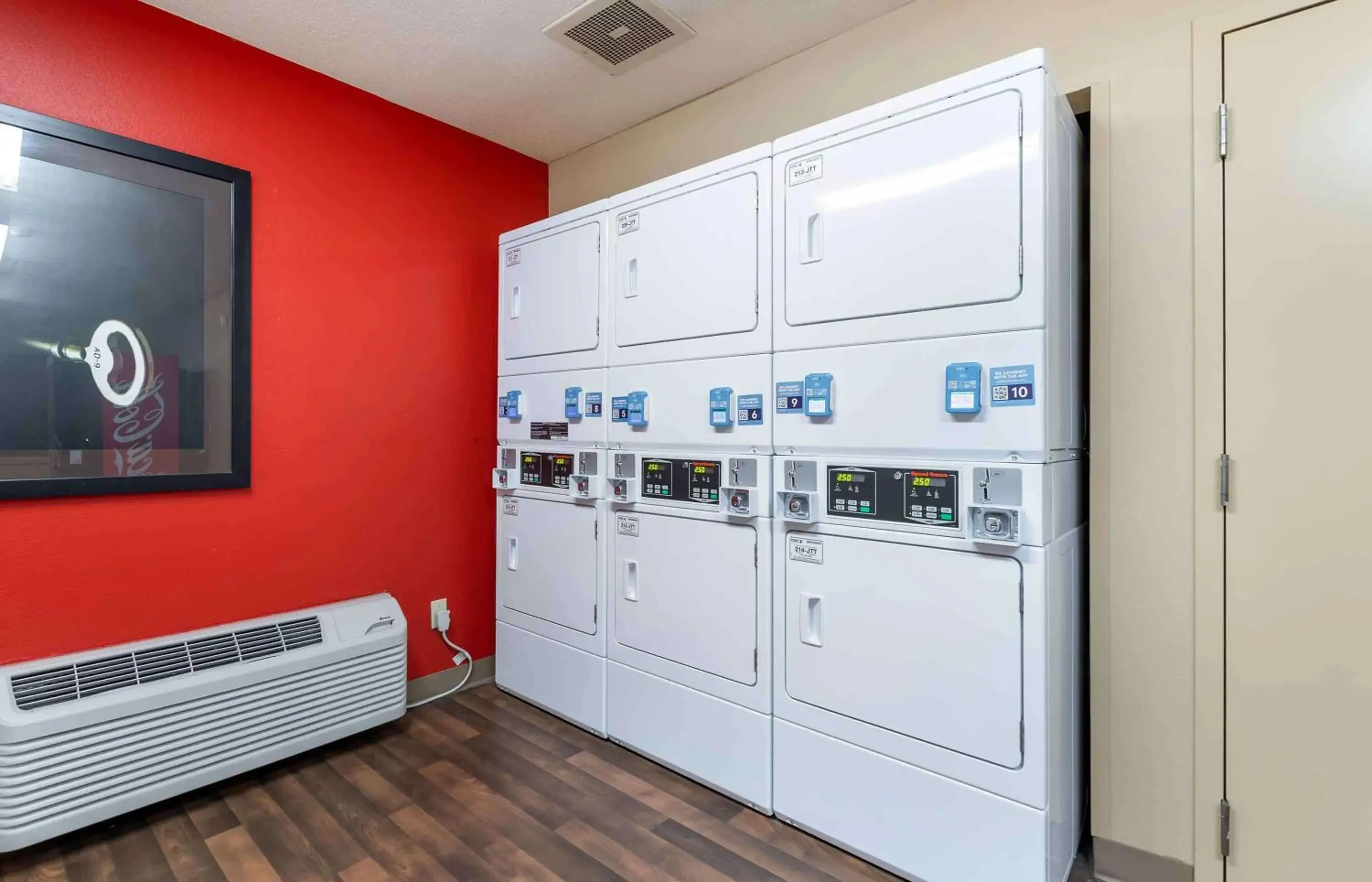 Property building in Extended Stay America Select Suites - Des Moines - Urbandale Property building in Extended Stay America Select Suites - Des Moines - Urbandale