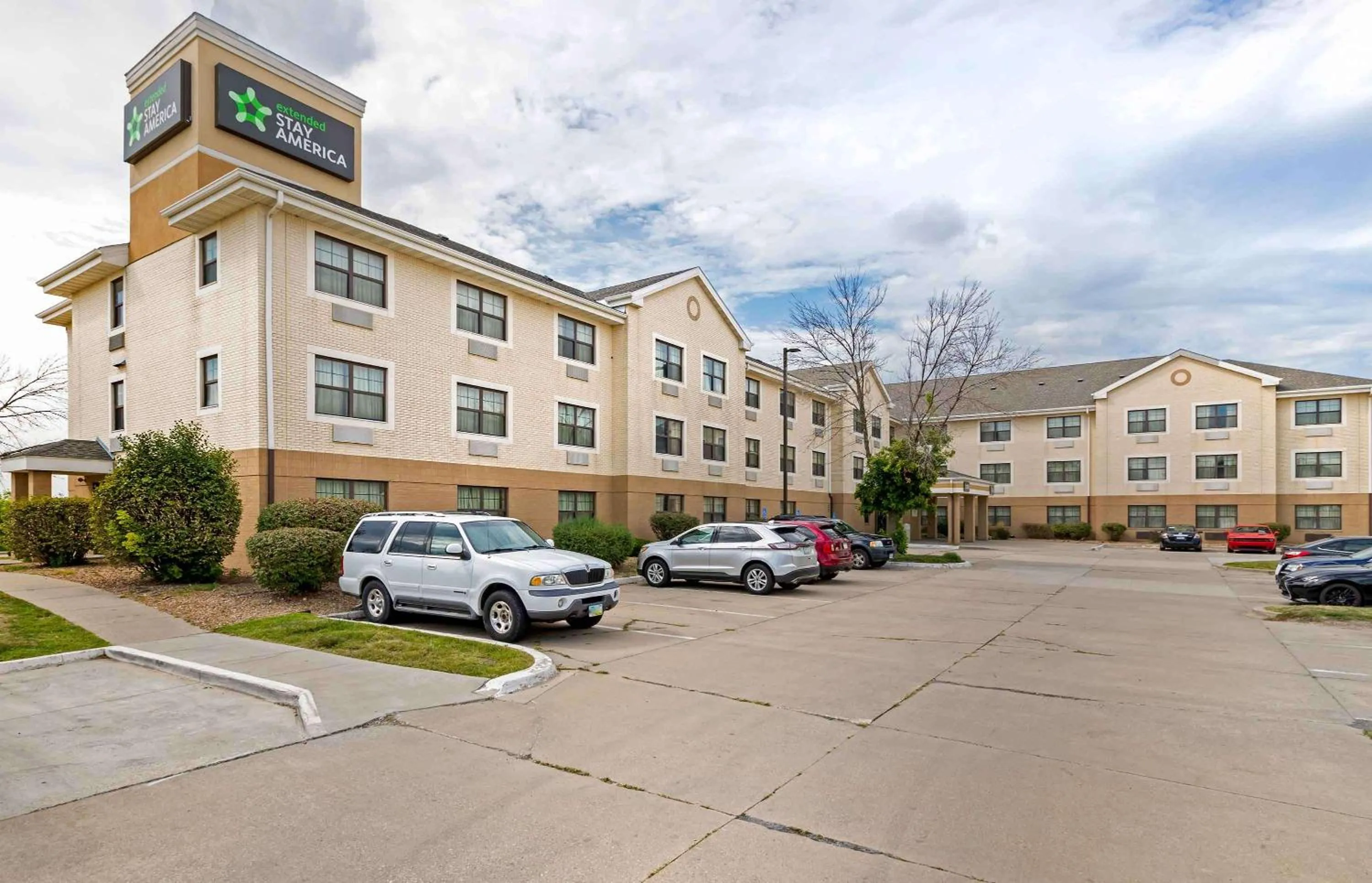 Property building in Extended Stay America Select Suites - Des Moines - Urbandale