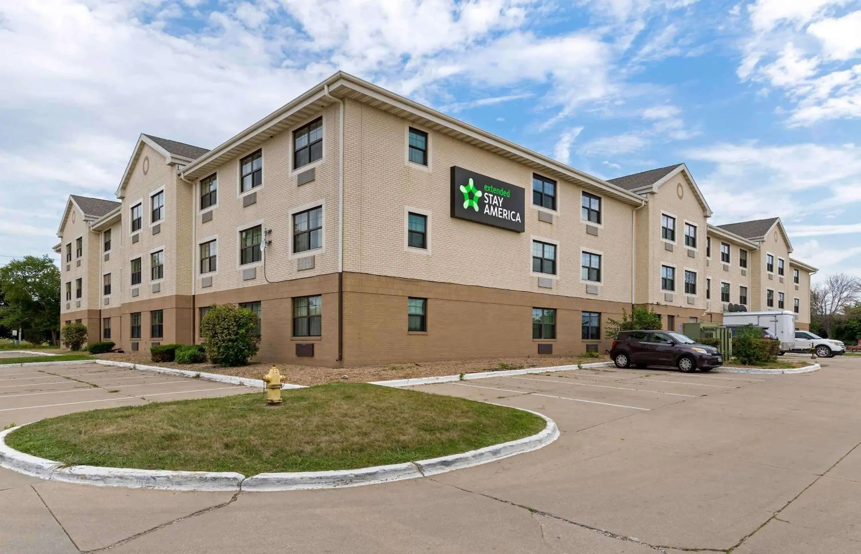 Property building in Extended Stay America Select Suites - Des Moines - Urbandale Property building in Extended Stay America Select Suites - Des Moines - Urbandale