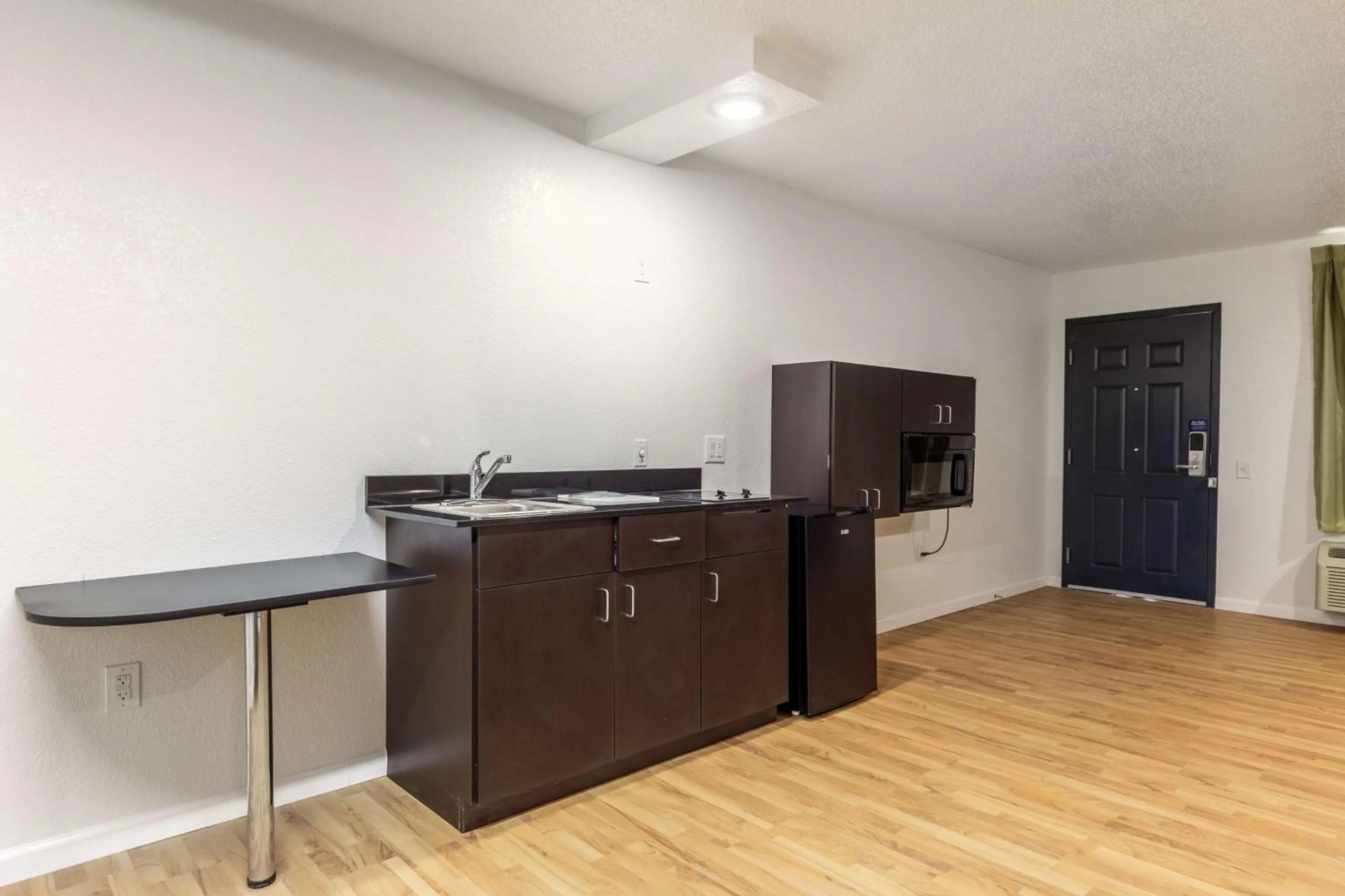Kitchen or kitchenette in Studio 6-Temple, TX