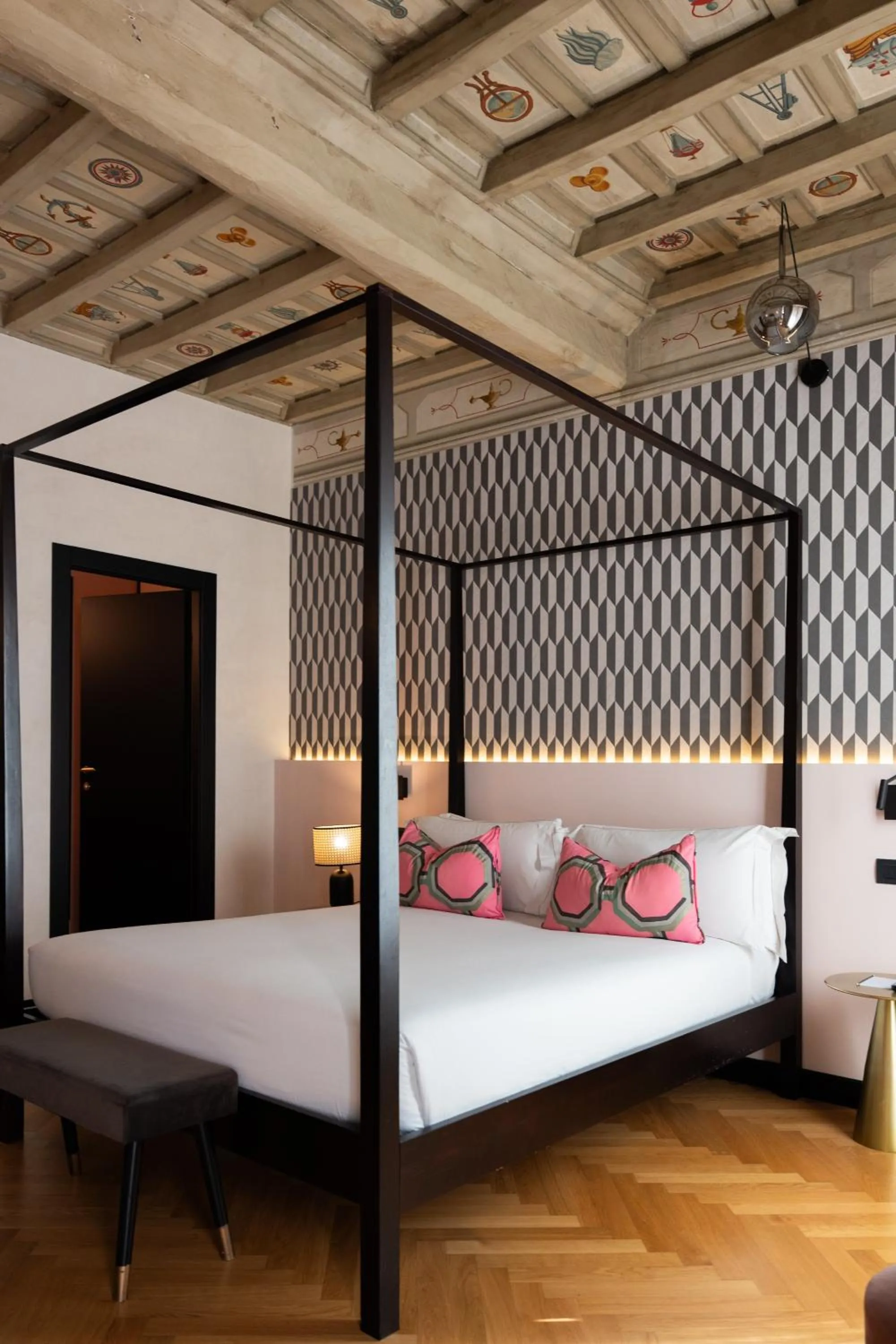 Photo of the whole room, Bed in NAMAN HOTELLERIE - Margutta