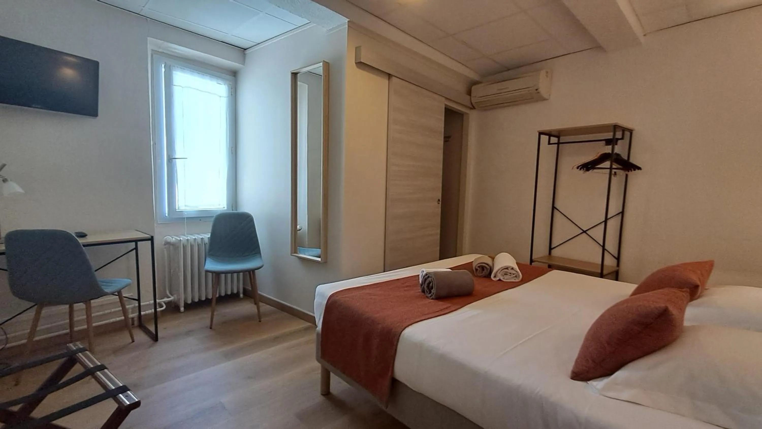 Bed in Hôtel L'Herbier d'Orange