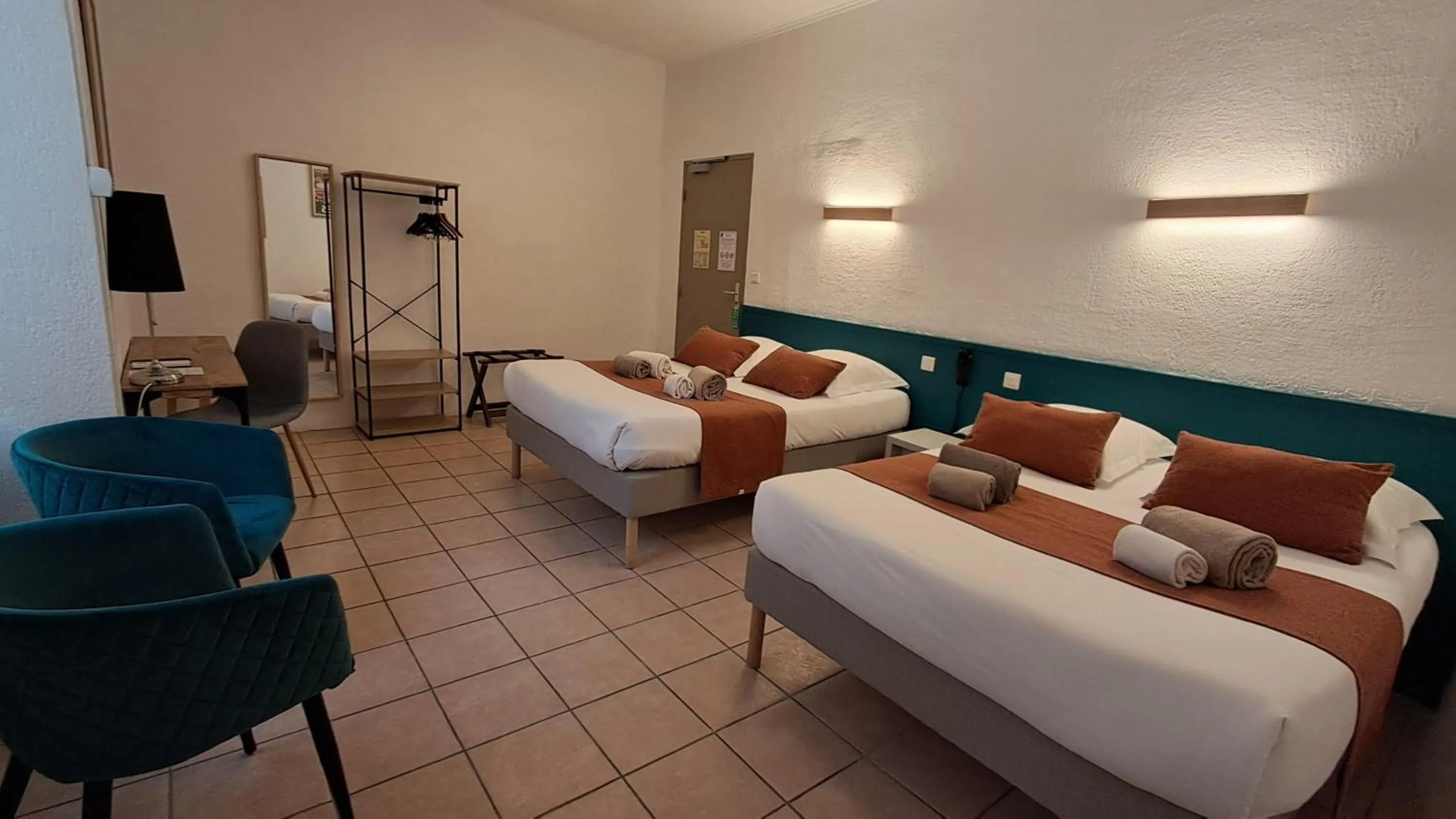 Bed in Hôtel L'Herbier d'Orange