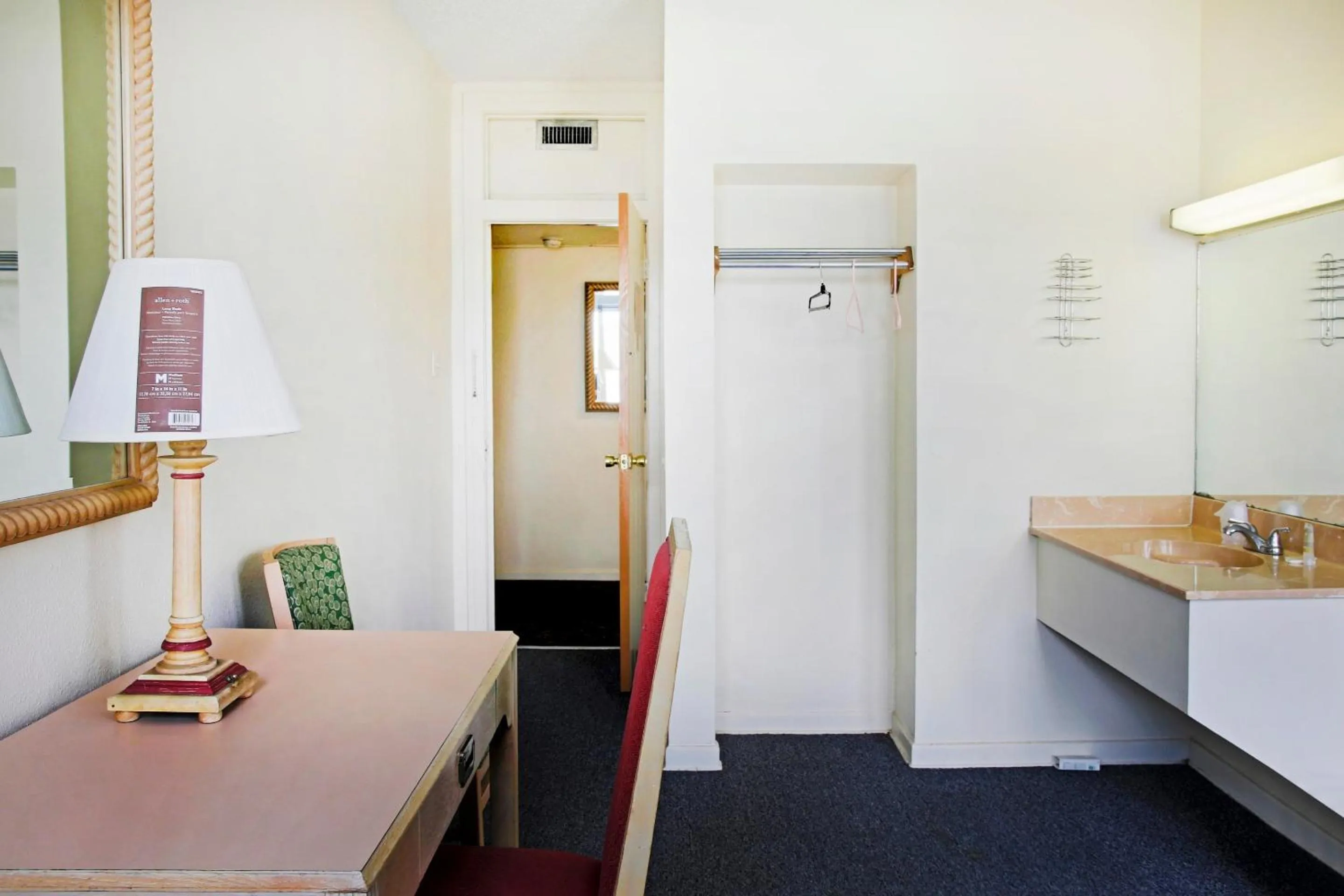Bathroom in OYO Historic Cameron Hotel Brownsville I-69E