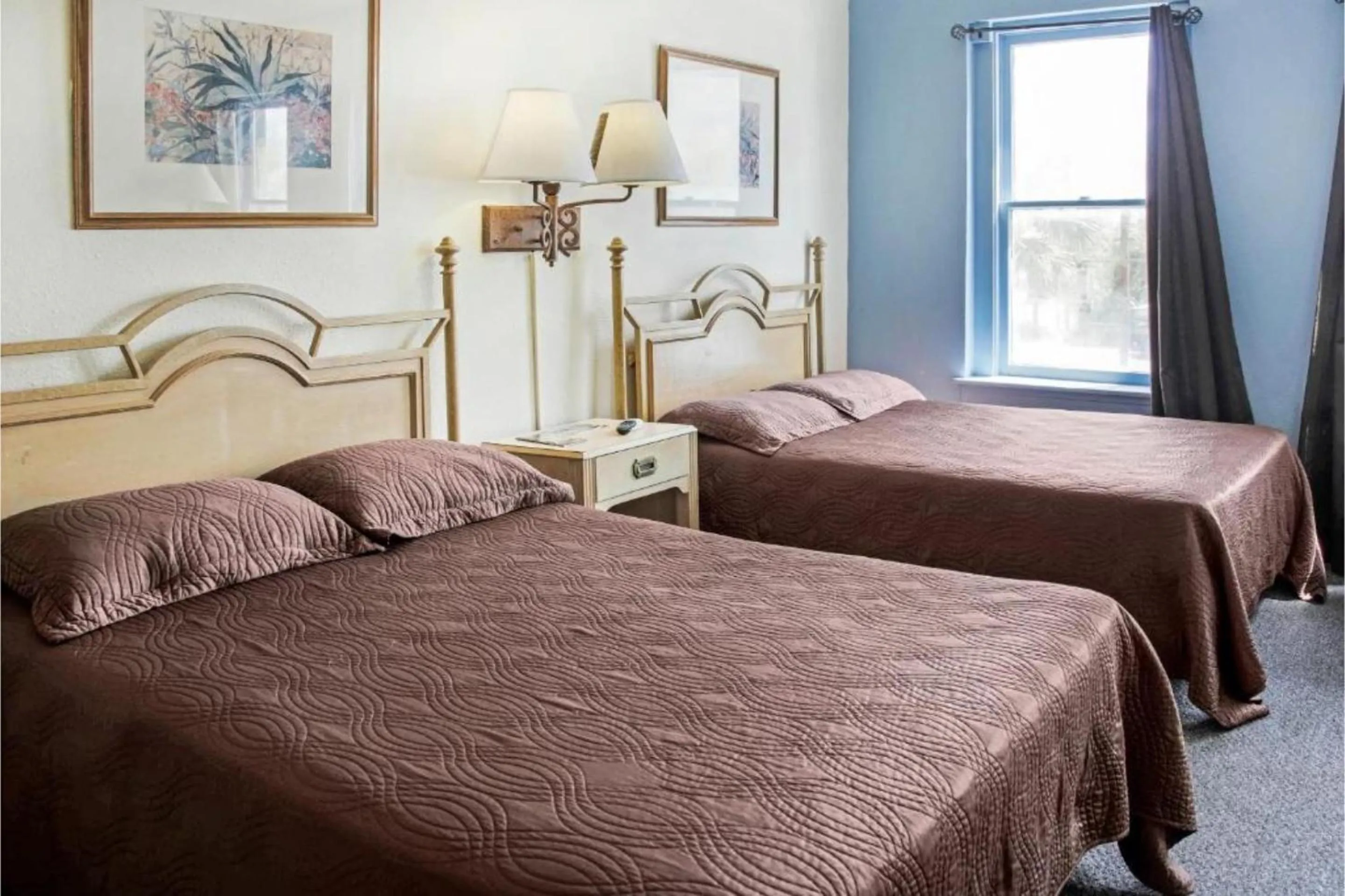 Bedroom, Bed in OYO Historic Cameron Hotel Brownsville I-69E