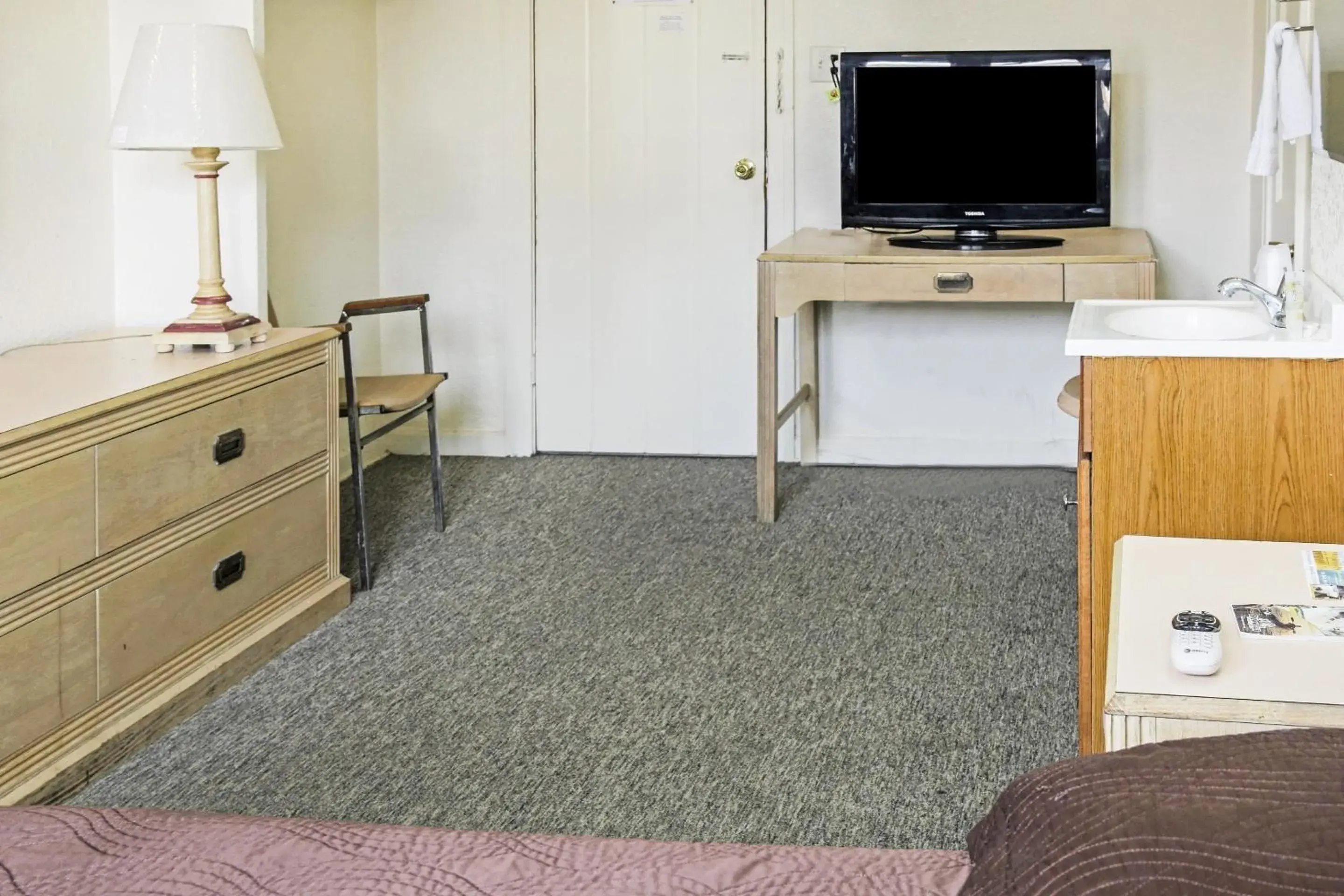 Bedroom in OYO Historic Cameron Hotel Brownsville I-69E Bedroom in OYO Historic Cameron Hotel Brownsville I-69E