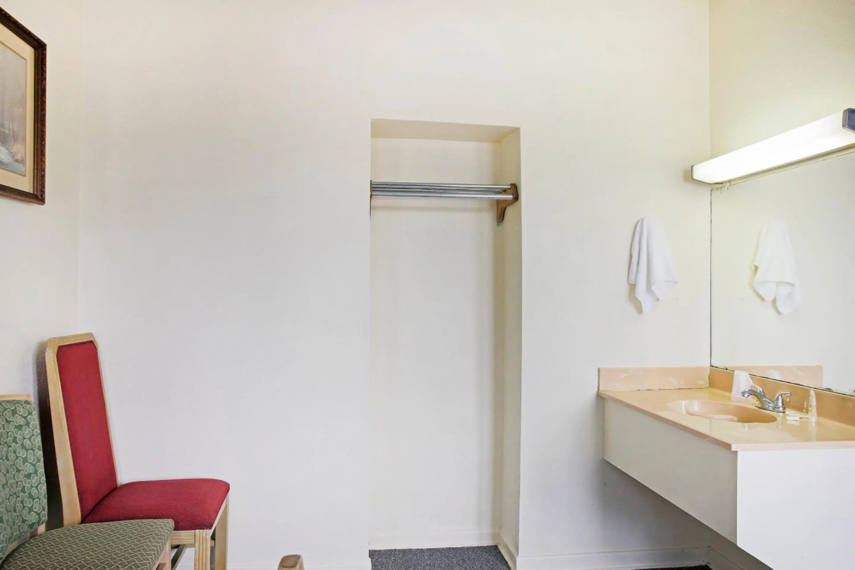 Bathroom in OYO Historic Cameron Hotel Brownsville I-69E