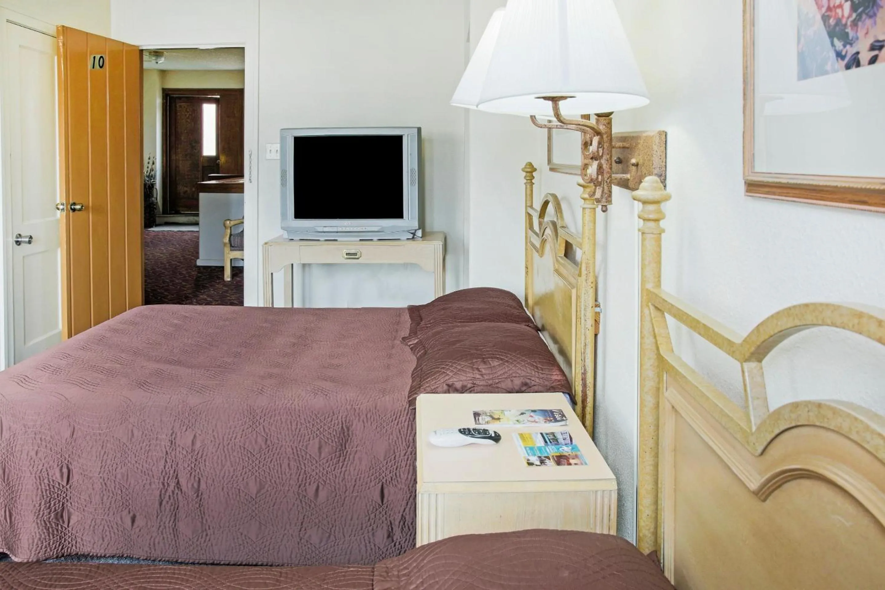 Bedroom, Bed in OYO Historic Cameron Hotel Brownsville I-69E