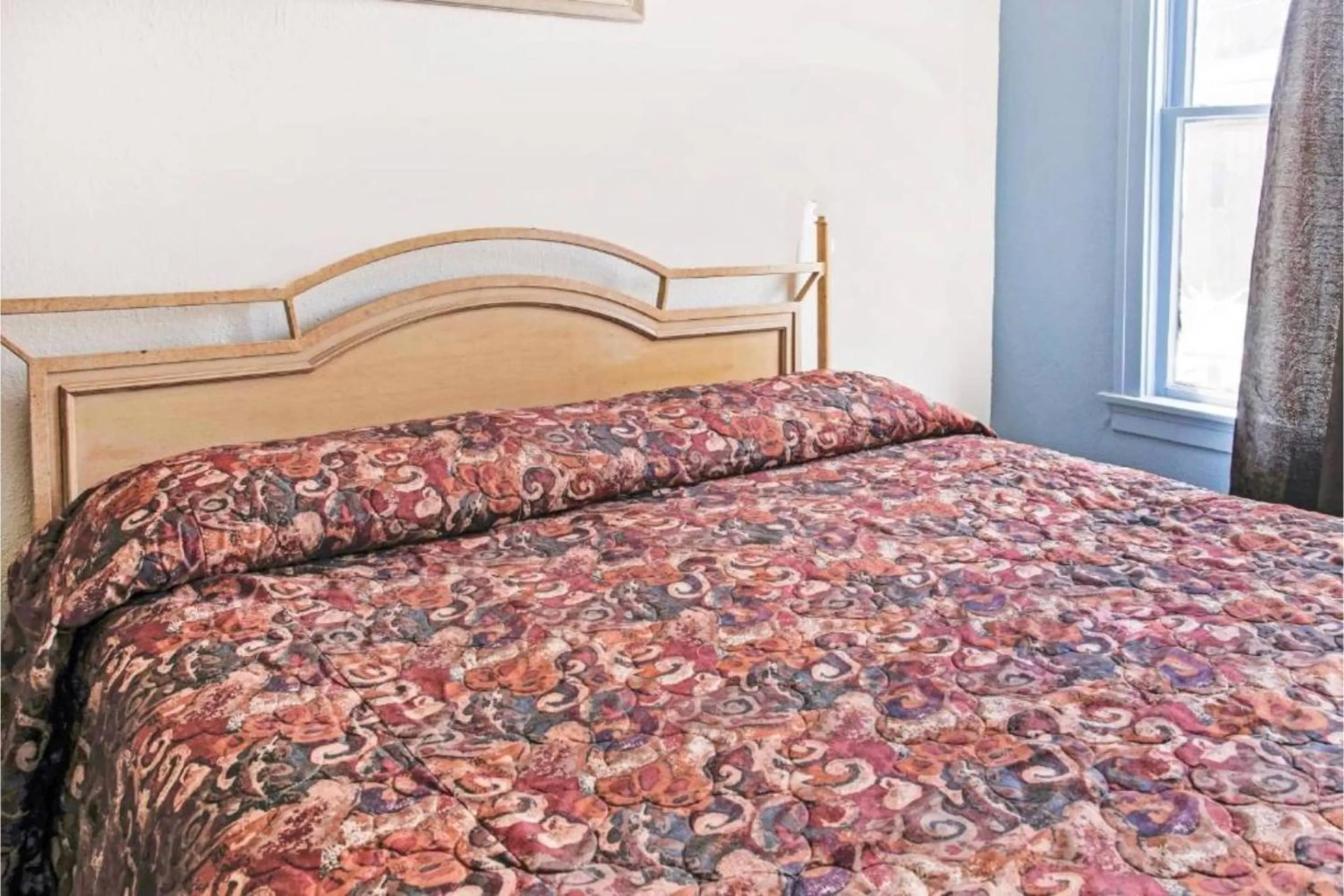 Bedroom, Bed in OYO Historic Cameron Hotel Brownsville I-69E