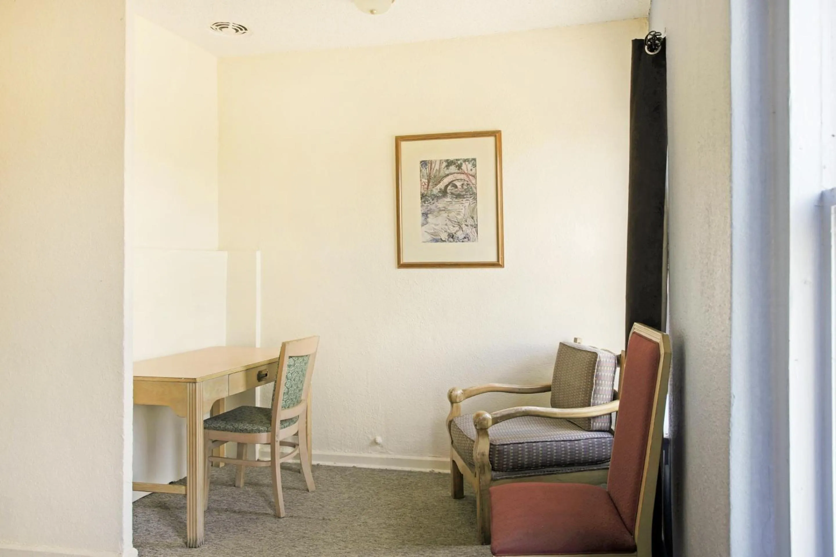 Bedroom in OYO Historic Cameron Hotel Brownsville I-69E