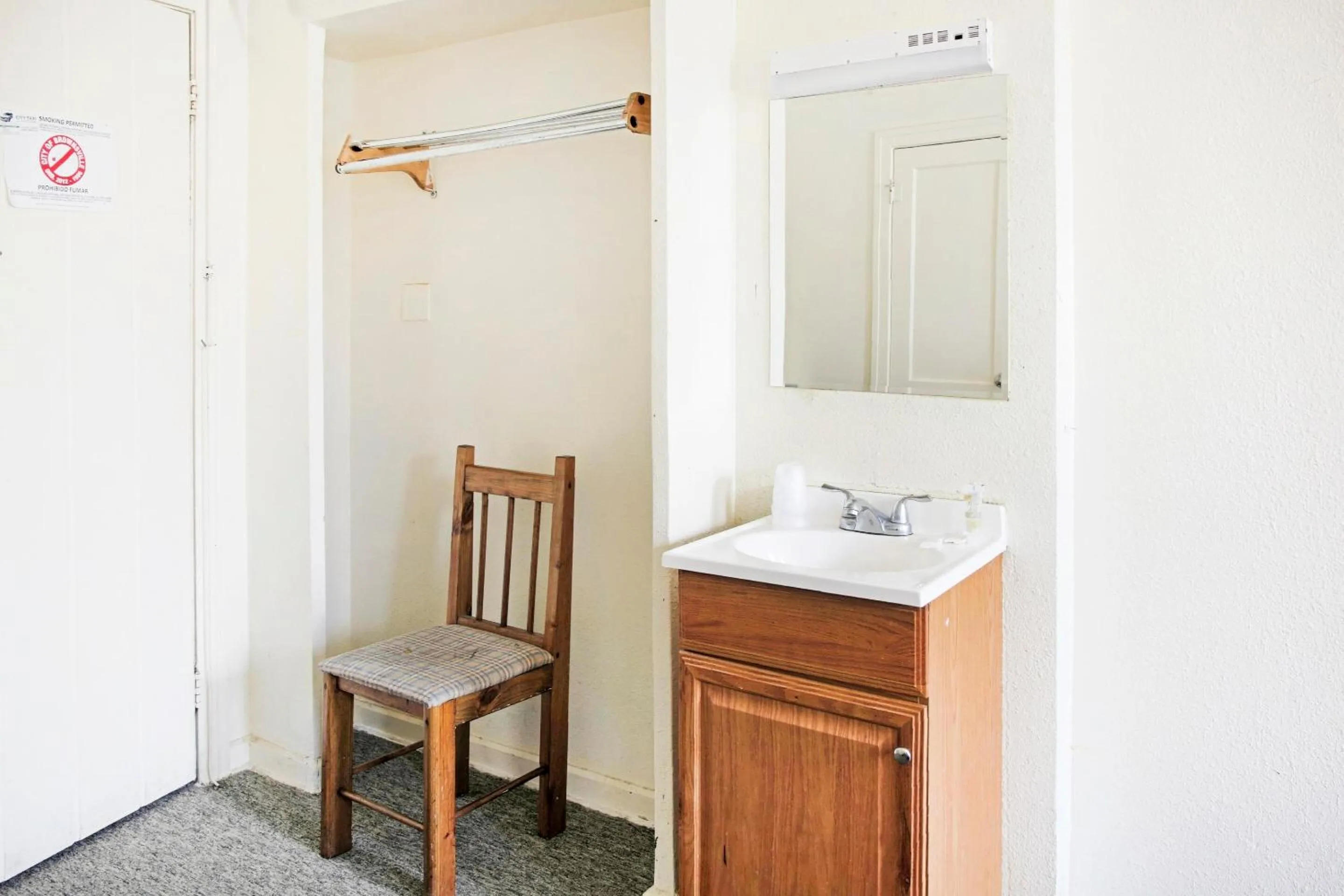 Bedroom in OYO Historic Cameron Hotel Brownsville I-69E
