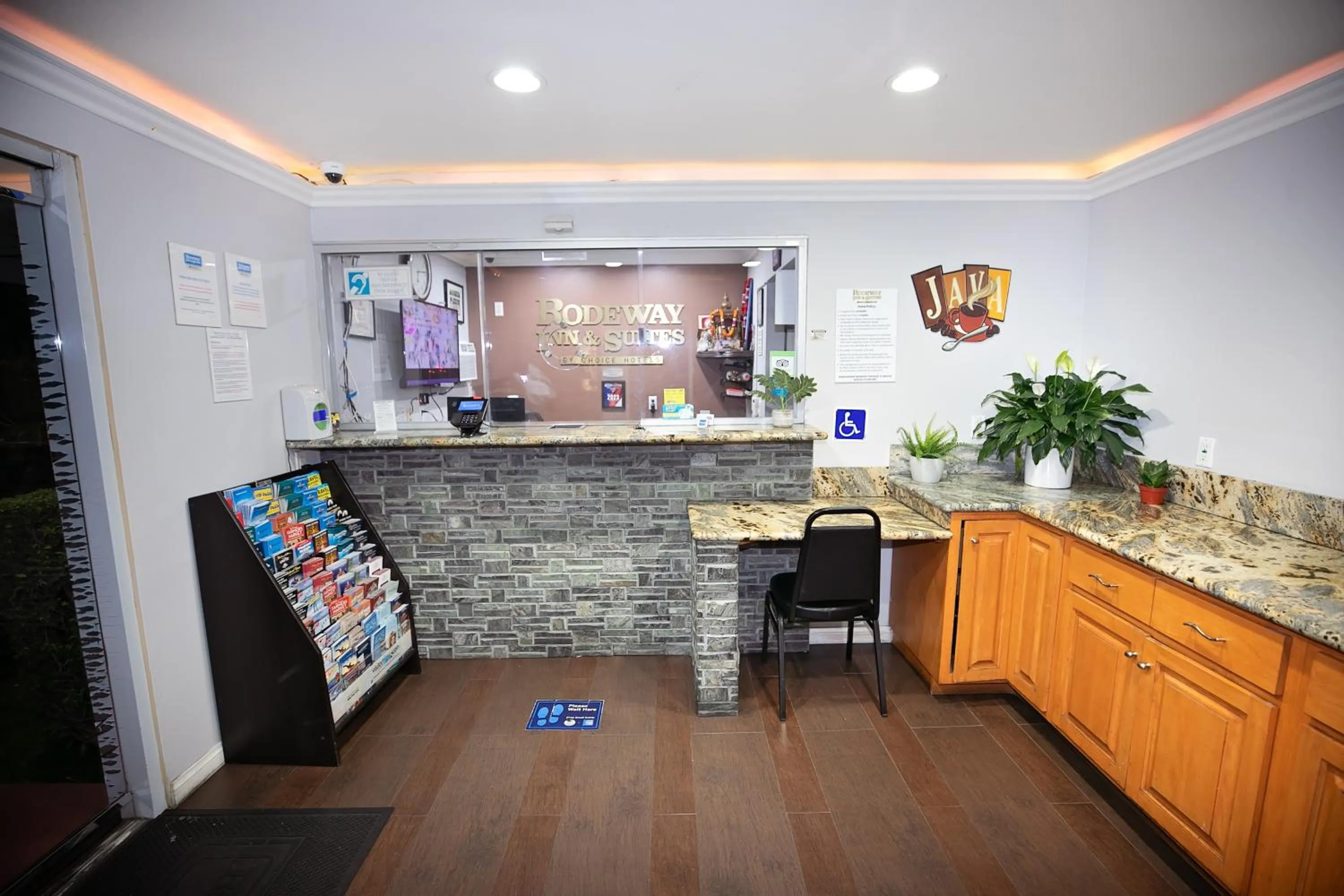 Lobby or reception in Rodeway Inn & Suites