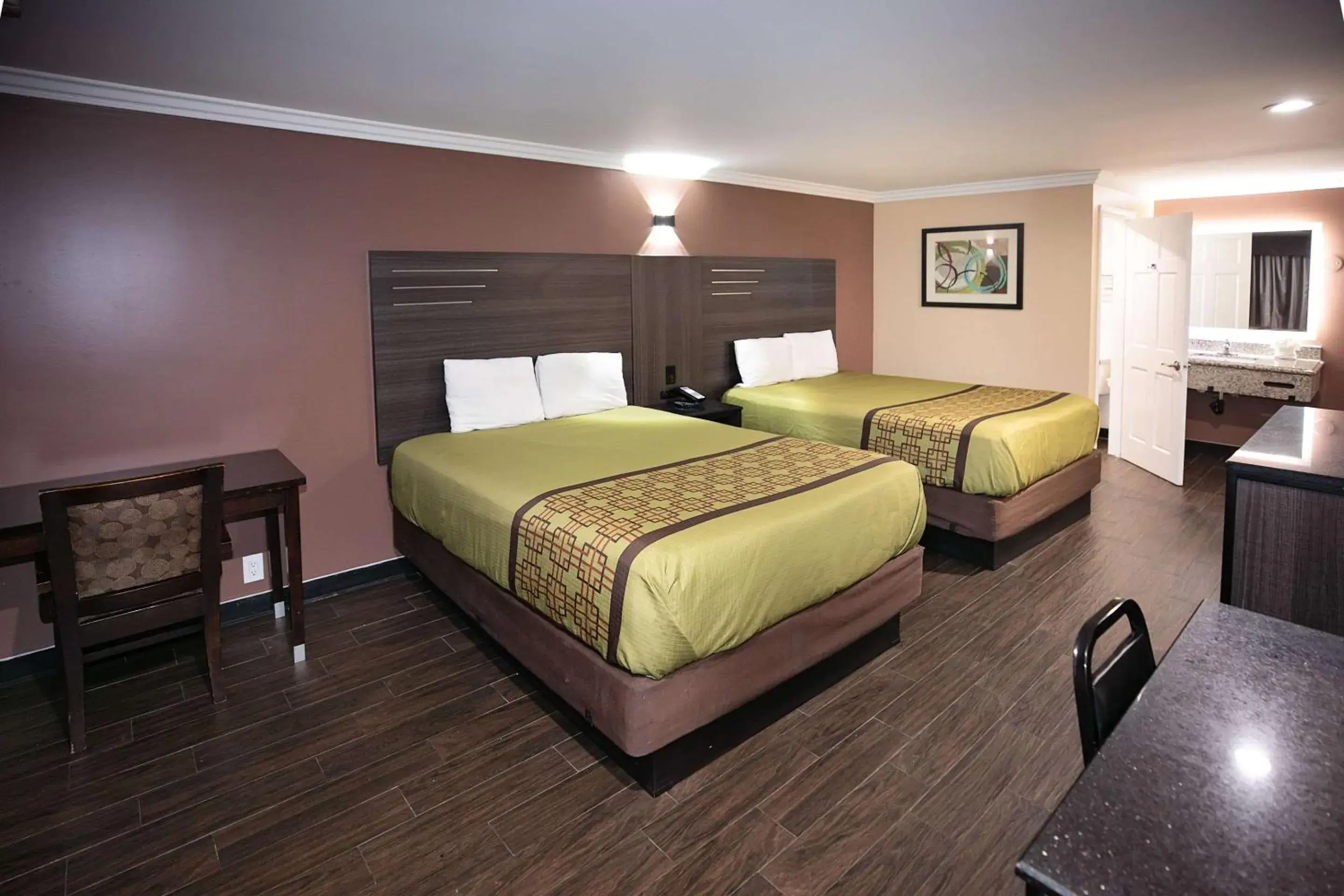Bedroom, Bed in Rodeway Inn & Suites Bedroom, Bed in Rodeway Inn & Suites
