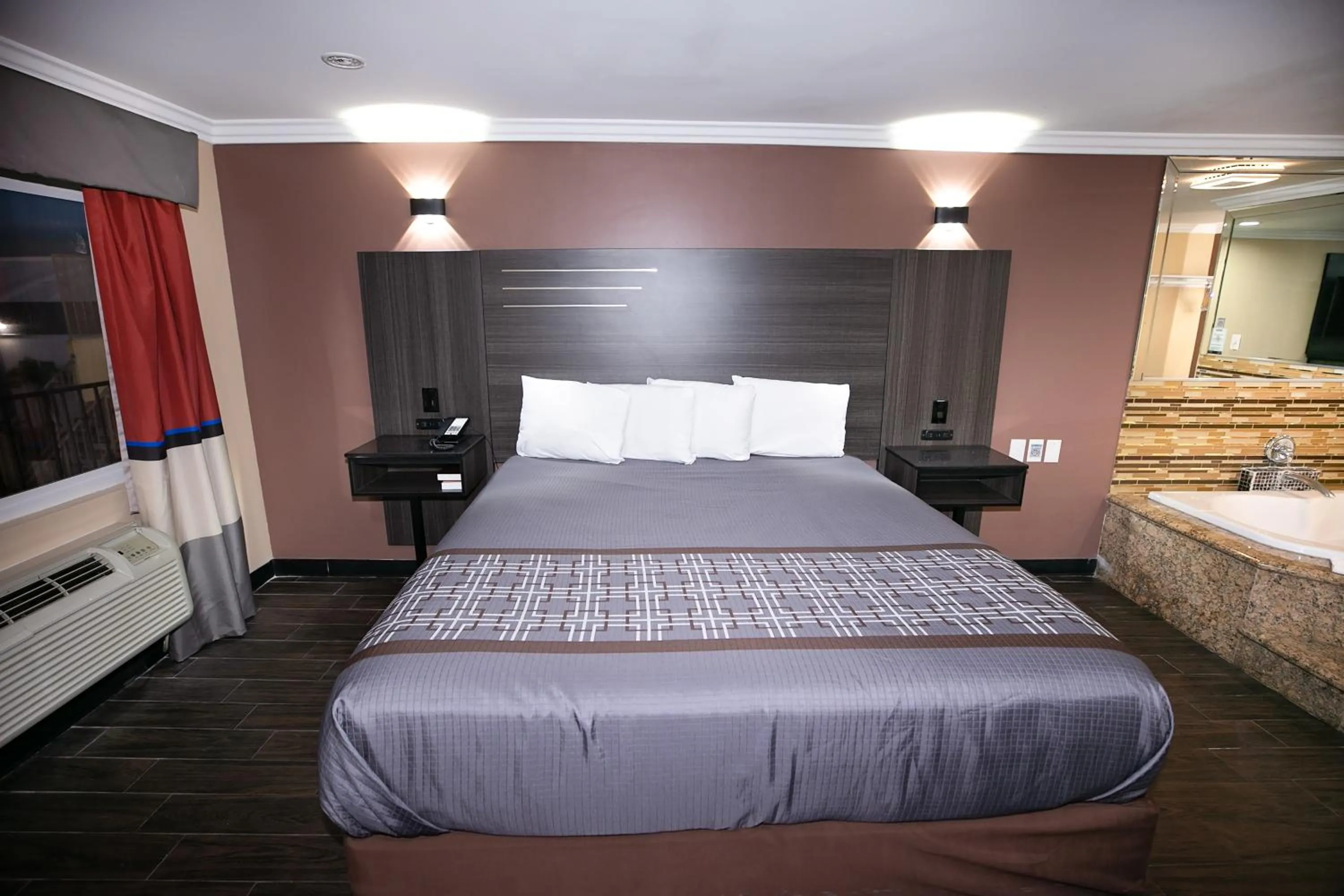 Bed in Rodeway Inn & Suites