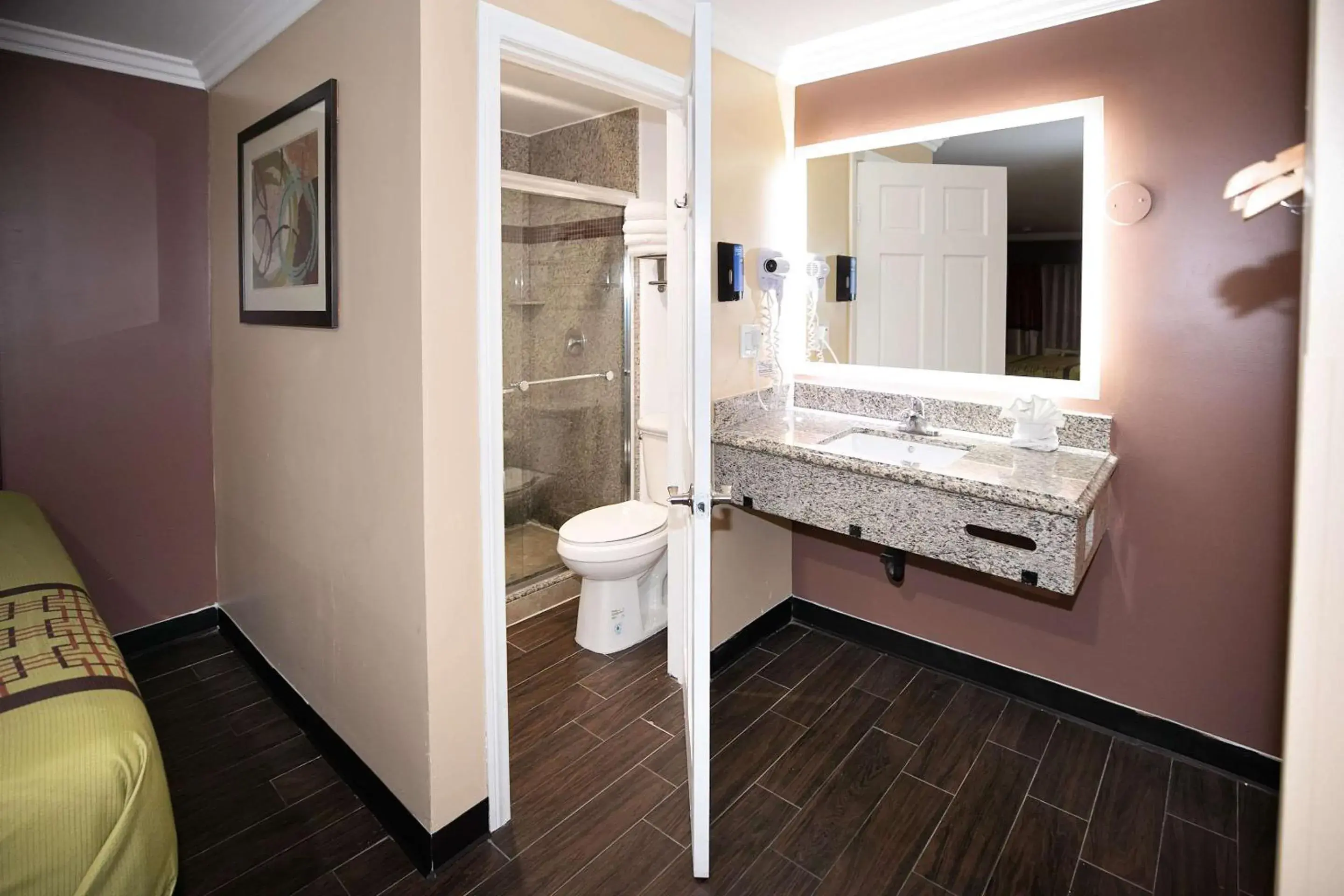 Bedroom, Bed in Rodeway Inn & Suites Bedroom, Bed in Rodeway Inn & Suites