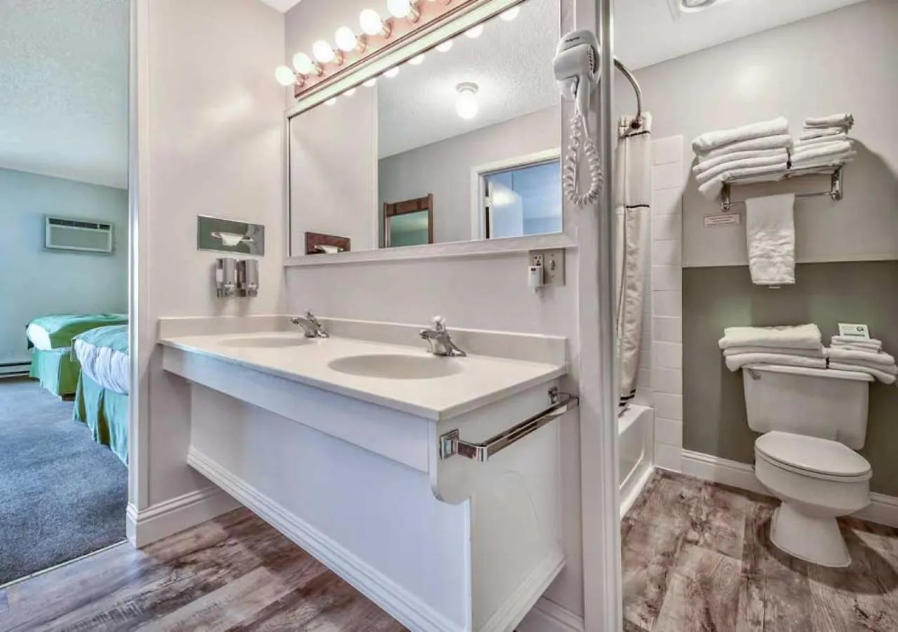 Shower in Walker River Lodge