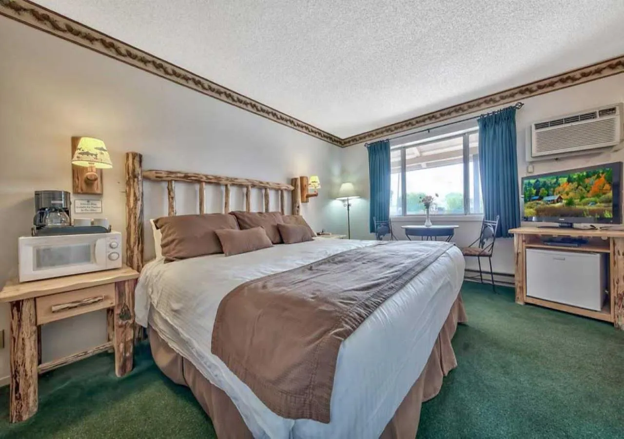 Bed in Walker River Lodge