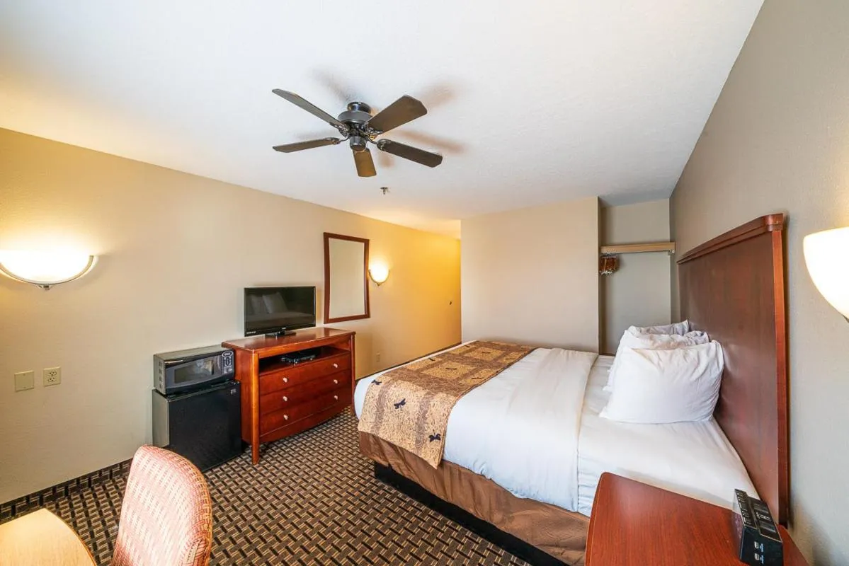 Bed in Alpine Inn & Suites Gunnison