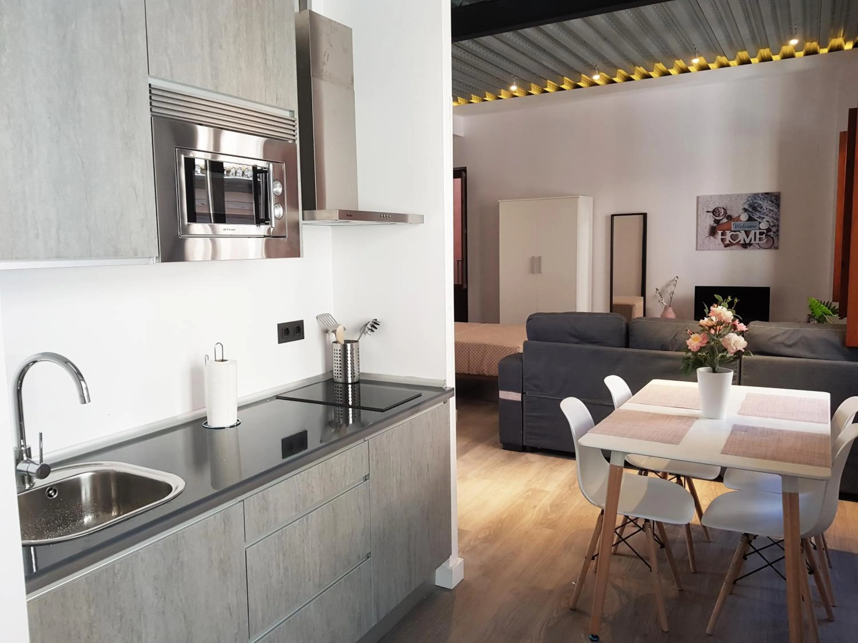 Kitchen or kitchenette in Apartamentos Granada Deluxe 3000