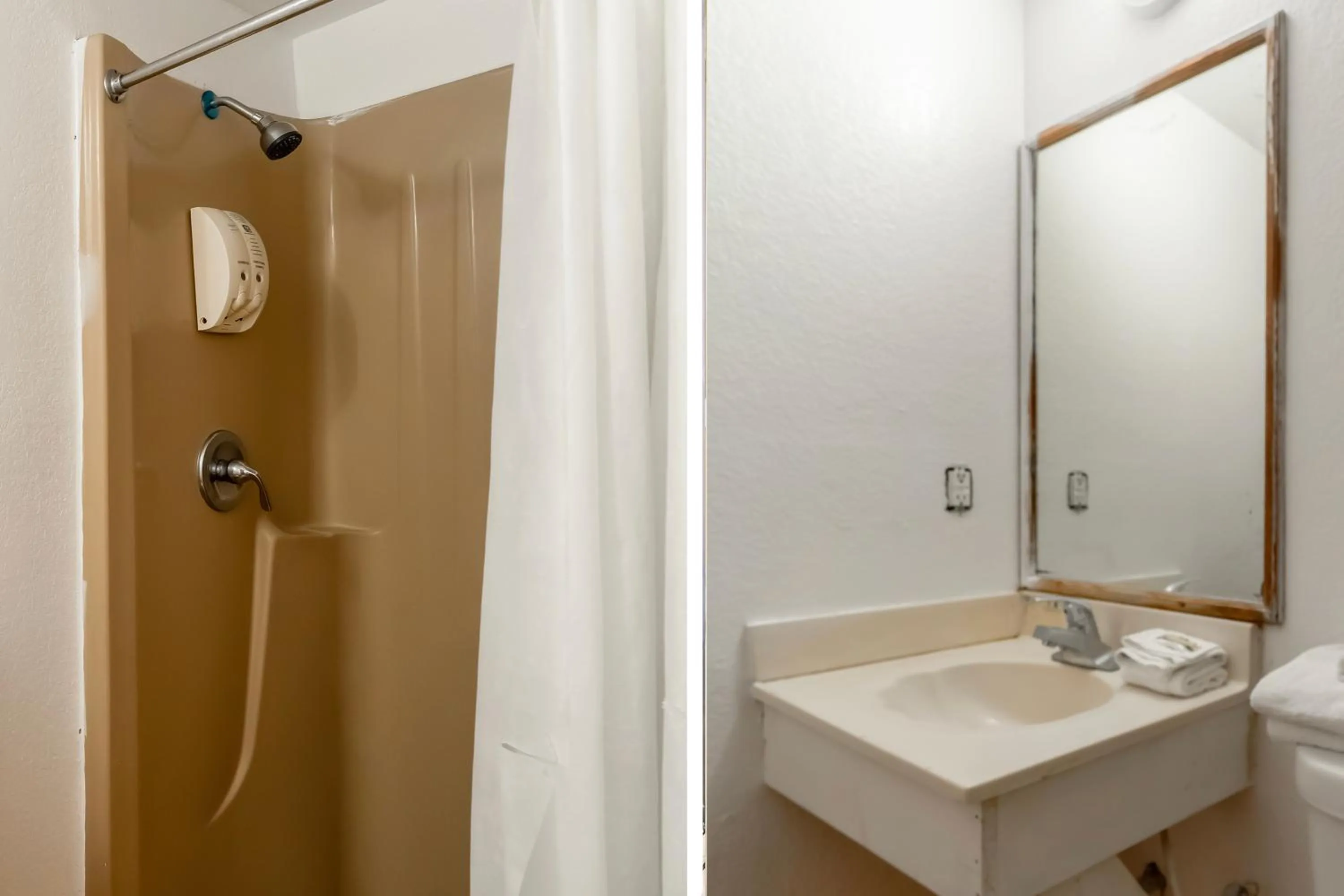 Bathroom in Hotel O Colonial Inn Brownsville Tx