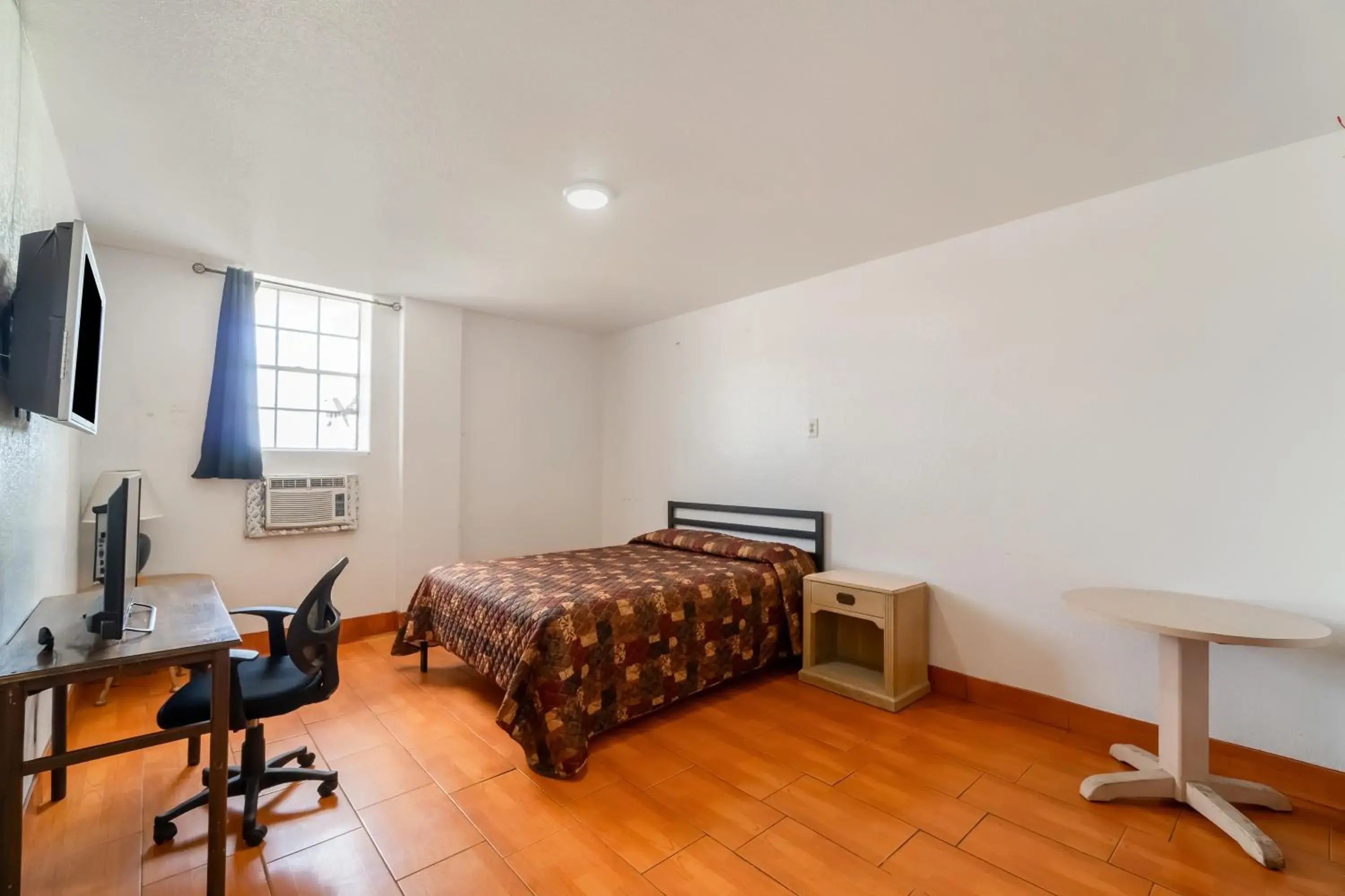 Full Bed Non-Smoking in Hotel O Colonial Inn Brownsville Tx Full Bed Non-Smoking in Hotel O Colonial Inn Brownsville Tx