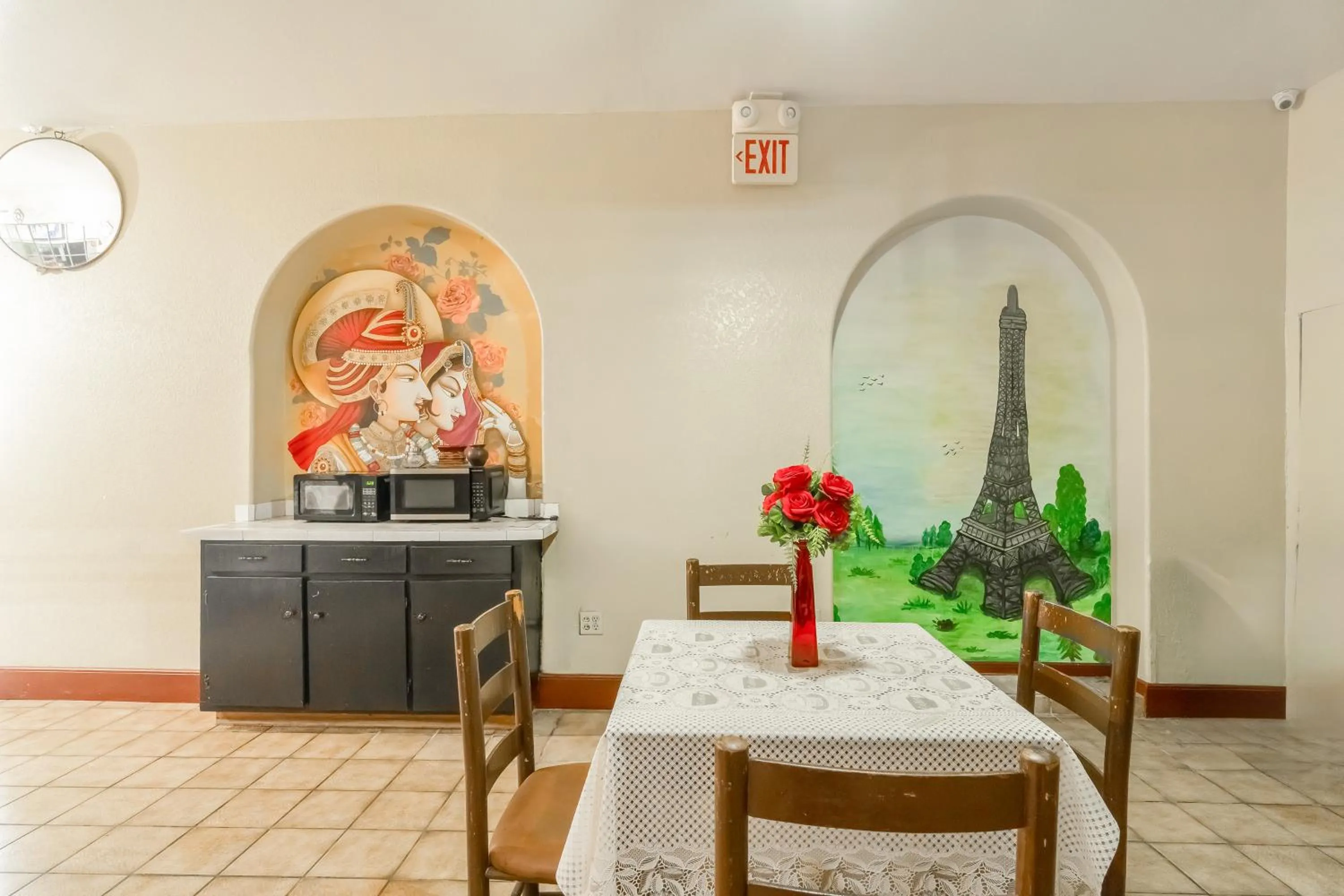 Dining area in Hotel O Colonial Inn Brownsville Tx