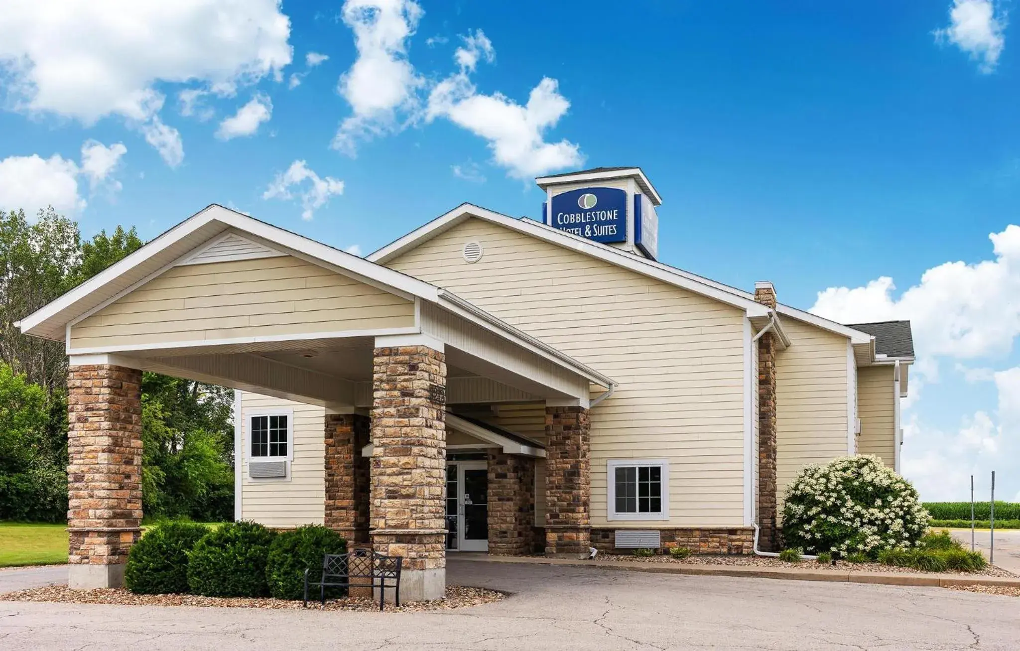 Facade/entrance in Cobblestone Hotel & Suites - Knoxville Facade/entrance in Cobblestone Hotel & Suites - Knoxville