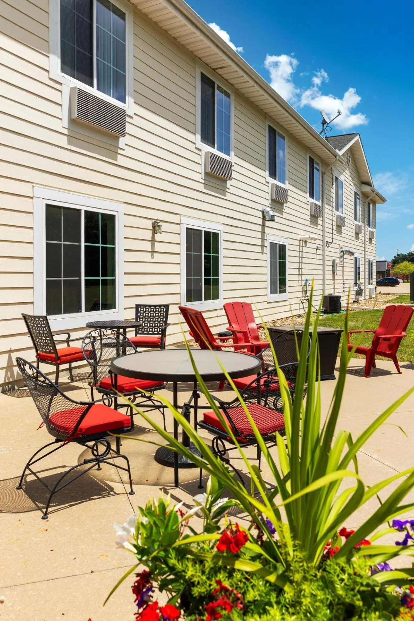 Patio in Cobblestone Hotel & Suites - Knoxville