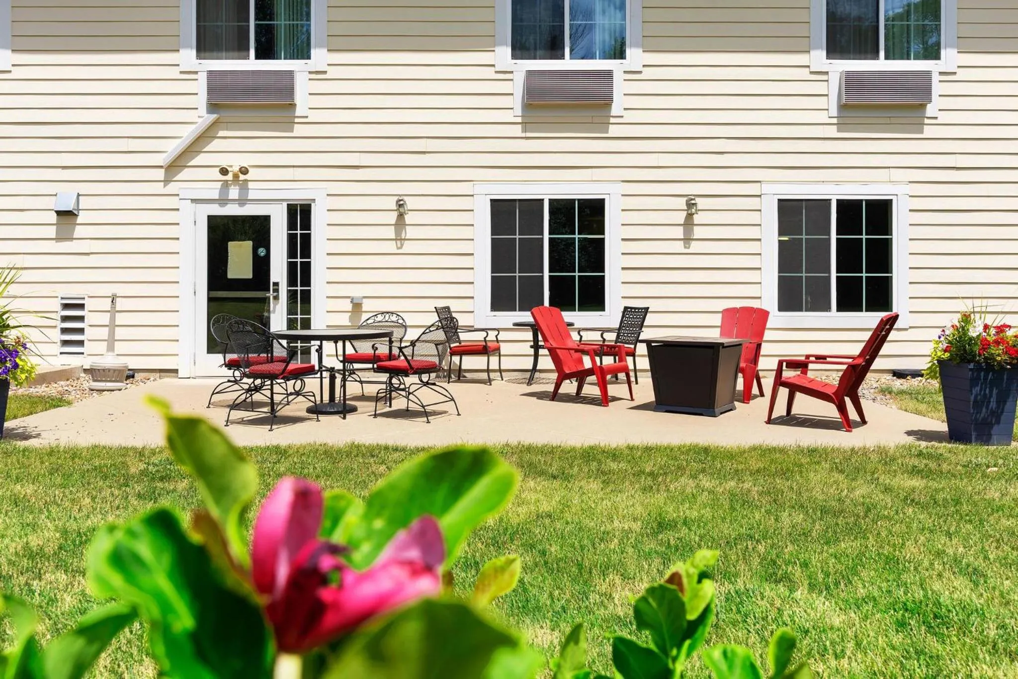 Patio in Cobblestone Hotel & Suites - Knoxville