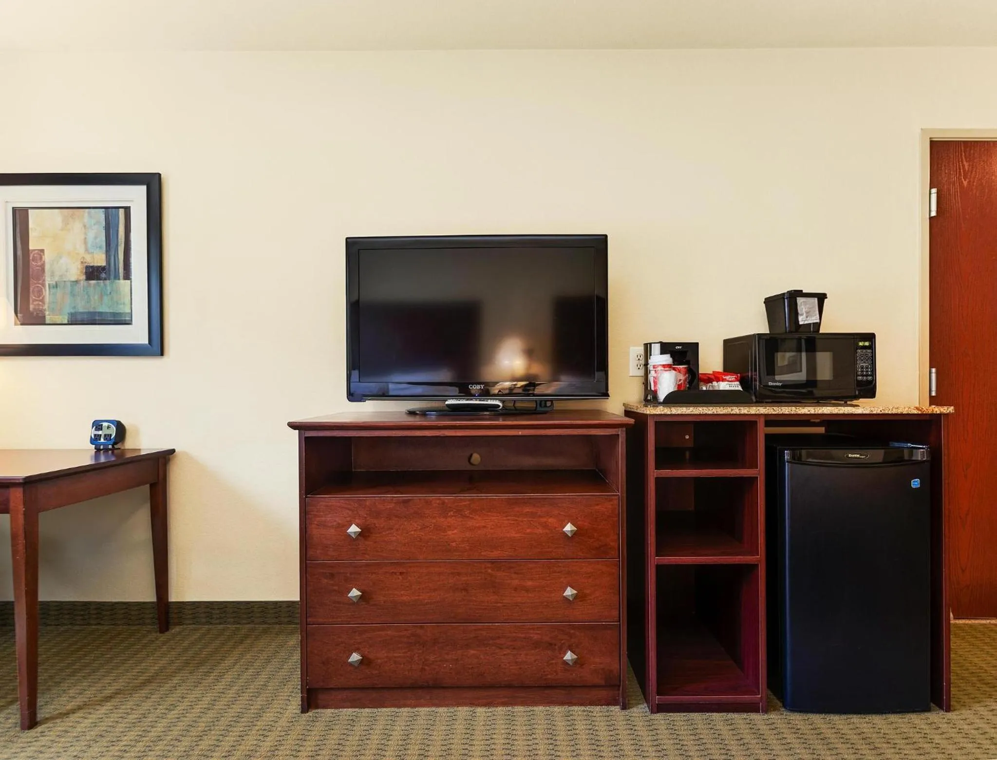 TV and multimedia in Cobblestone Hotel & Suites - Knoxville