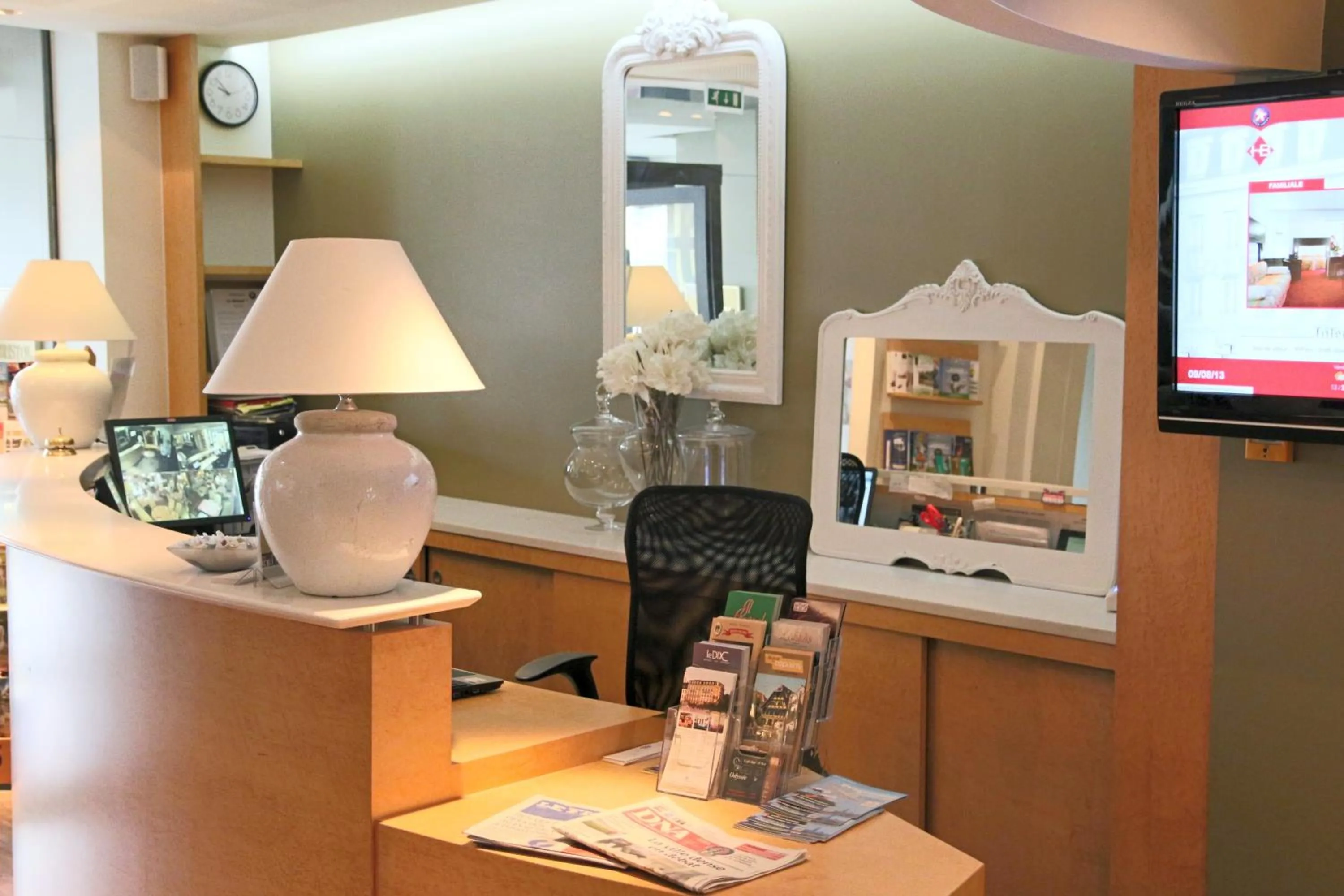 Lobby or reception in Hôtel Le Bristol Strasbourg Gare