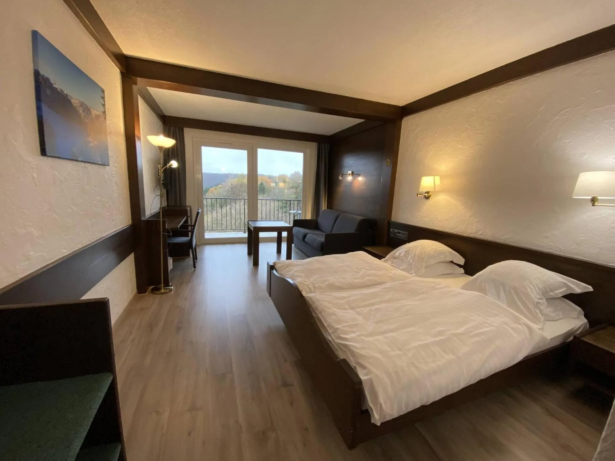 acessibility, Bed in Logis Hôtel-Restaurant Aux Trois Roses