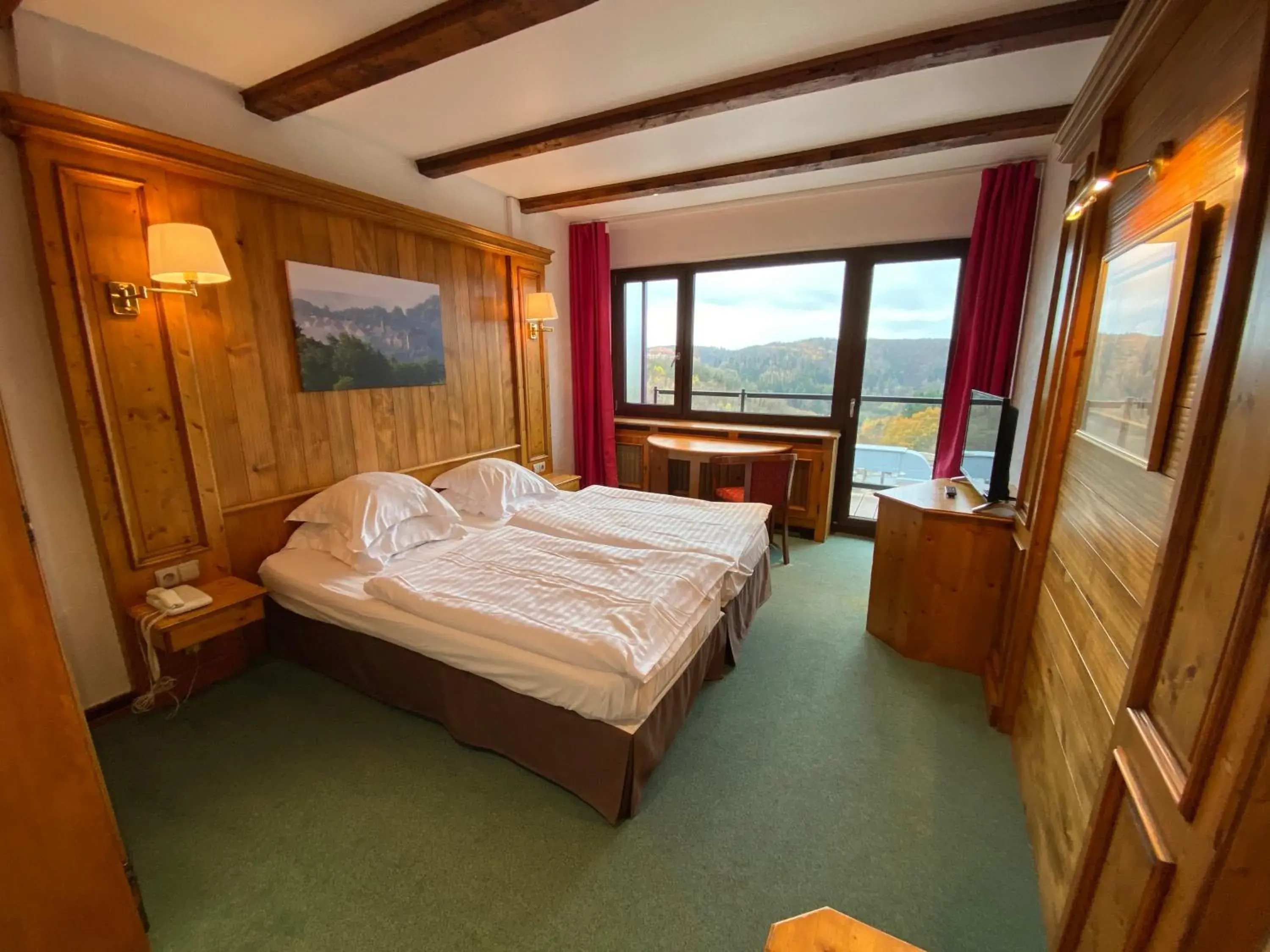 Twin Room in Logis Hôtel-Restaurant Aux Trois Roses Twin Room in Logis Hôtel-Restaurant Aux Trois Roses