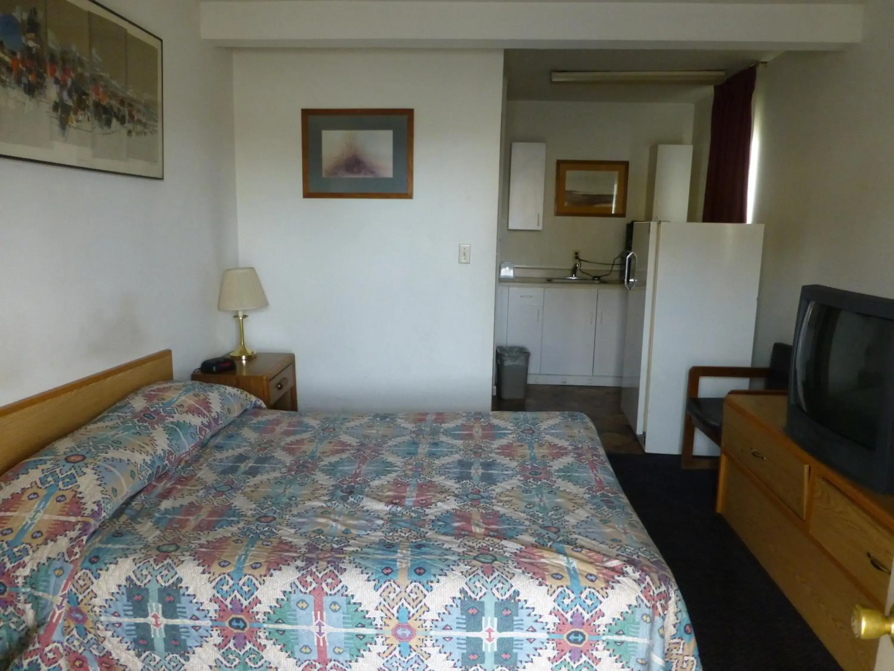 Queen Room in Umatilla Inn & Suites Queen Room in Umatilla Inn & Suites