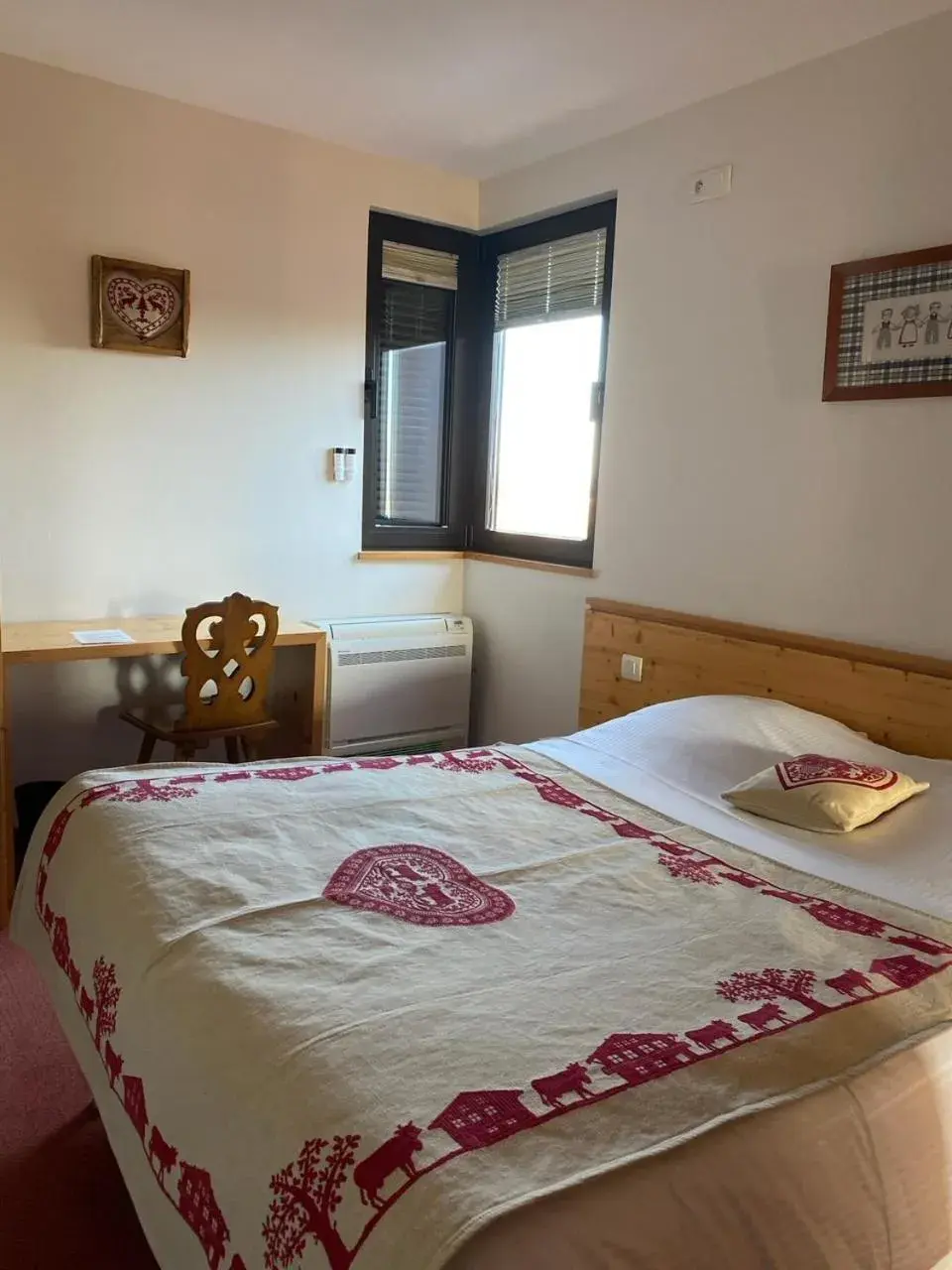 Budget Double Room in Le Rosenmeer - Hotel Restaurant, au coeur de la route des vins d'Alsace Budget Double Room in Le Rosenmeer - Hotel Restaurant, au coeur de la route des vins d'Alsace