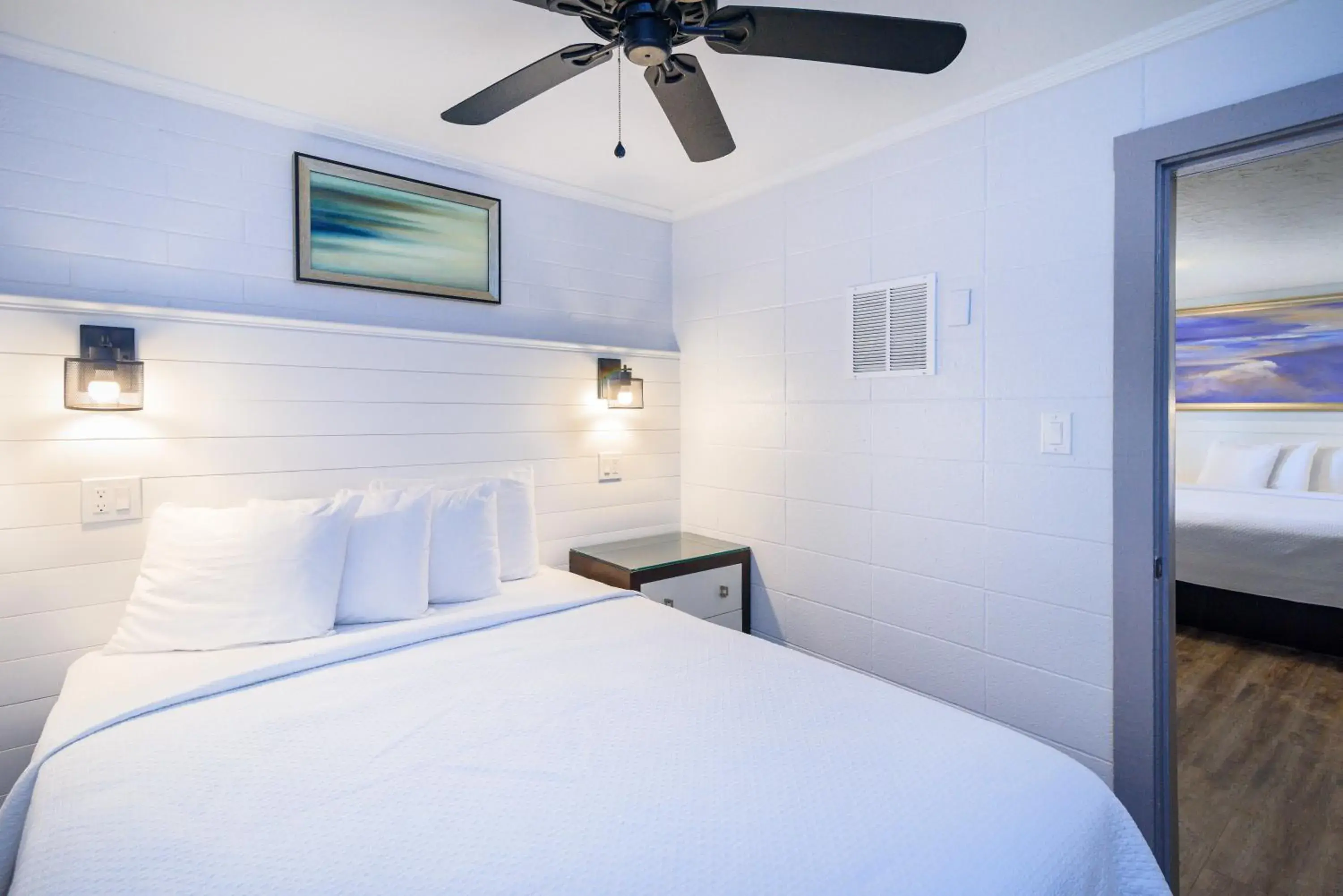 Bed in Outer Banks Motor Lodge Bed in Outer Banks Motor Lodge