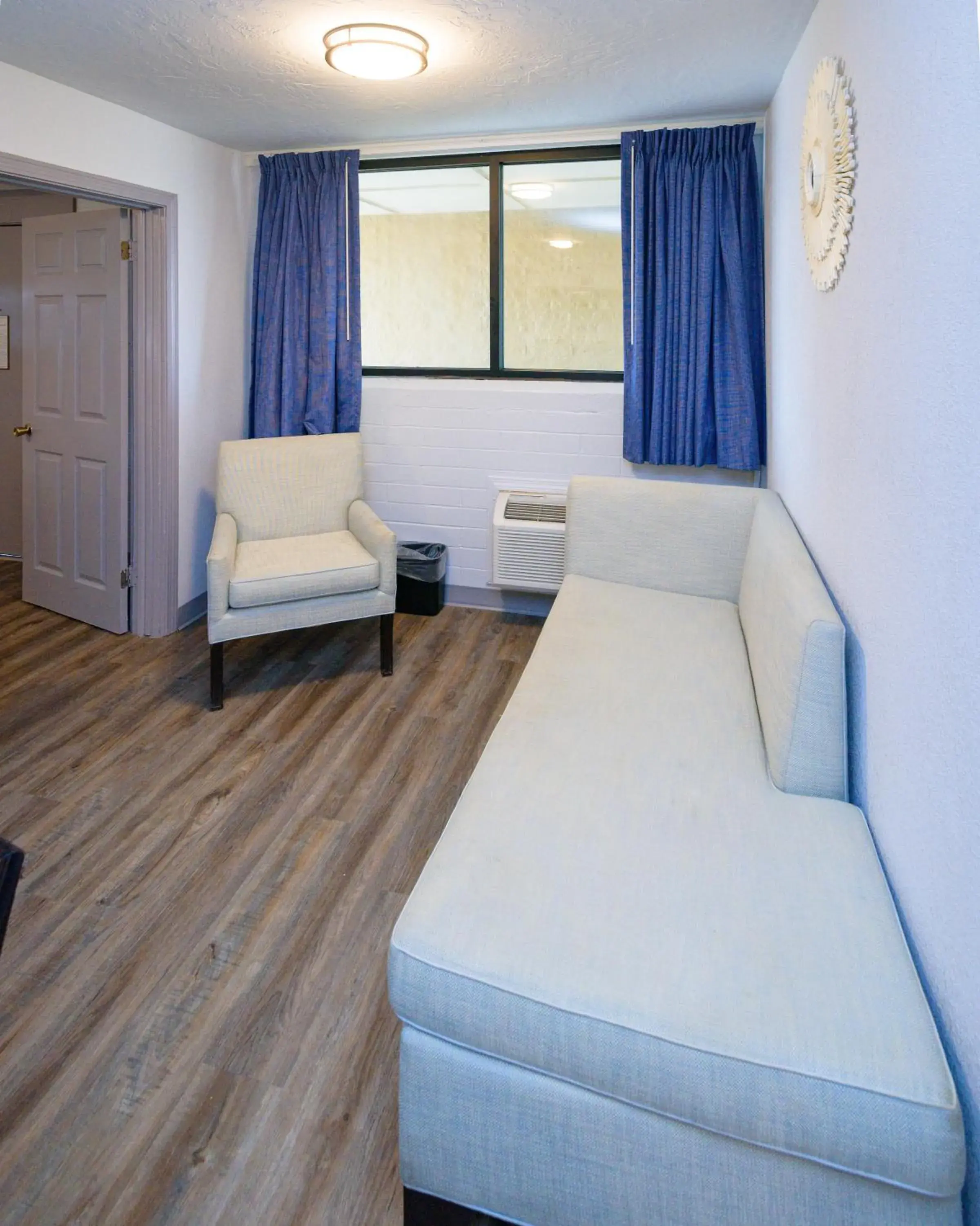 Bed in Outer Banks Motor Lodge Bed in Outer Banks Motor Lodge