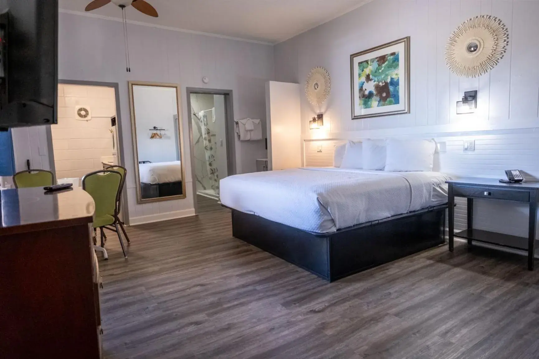 Bed in Outer Banks Motor Lodge Bed in Outer Banks Motor Lodge